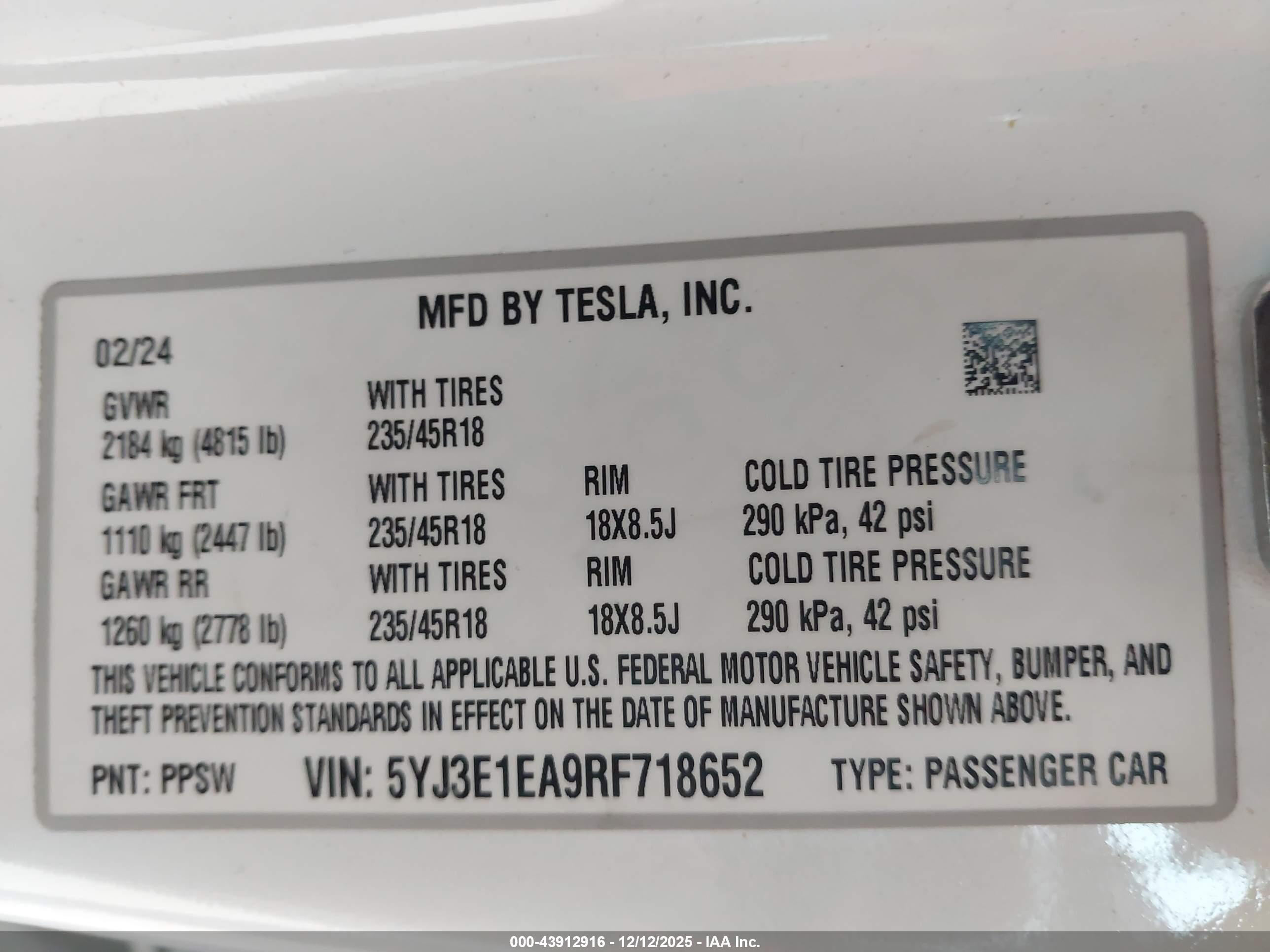 TESLA MODEL image 9