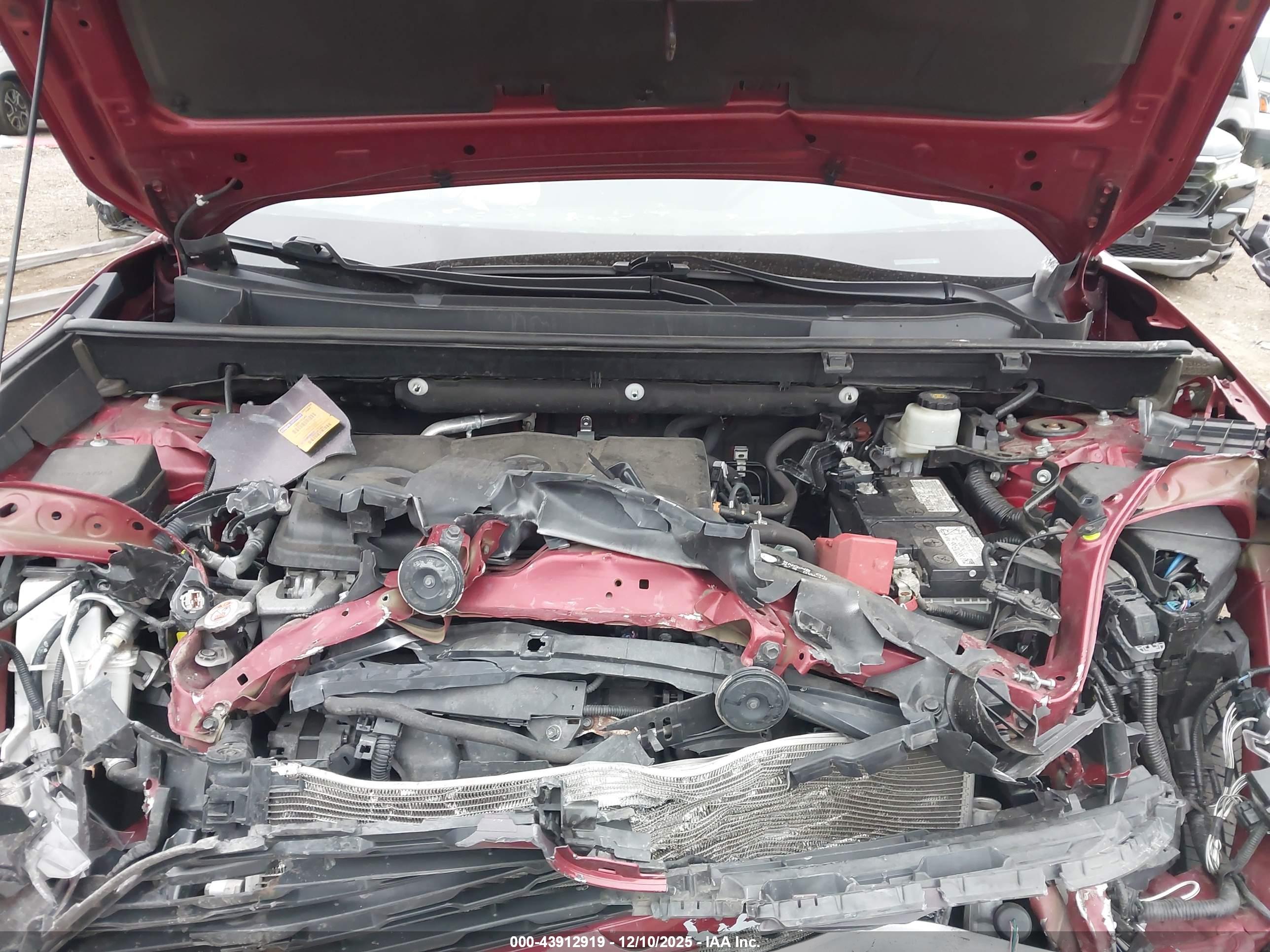 TOYOTA RAV4 image 10