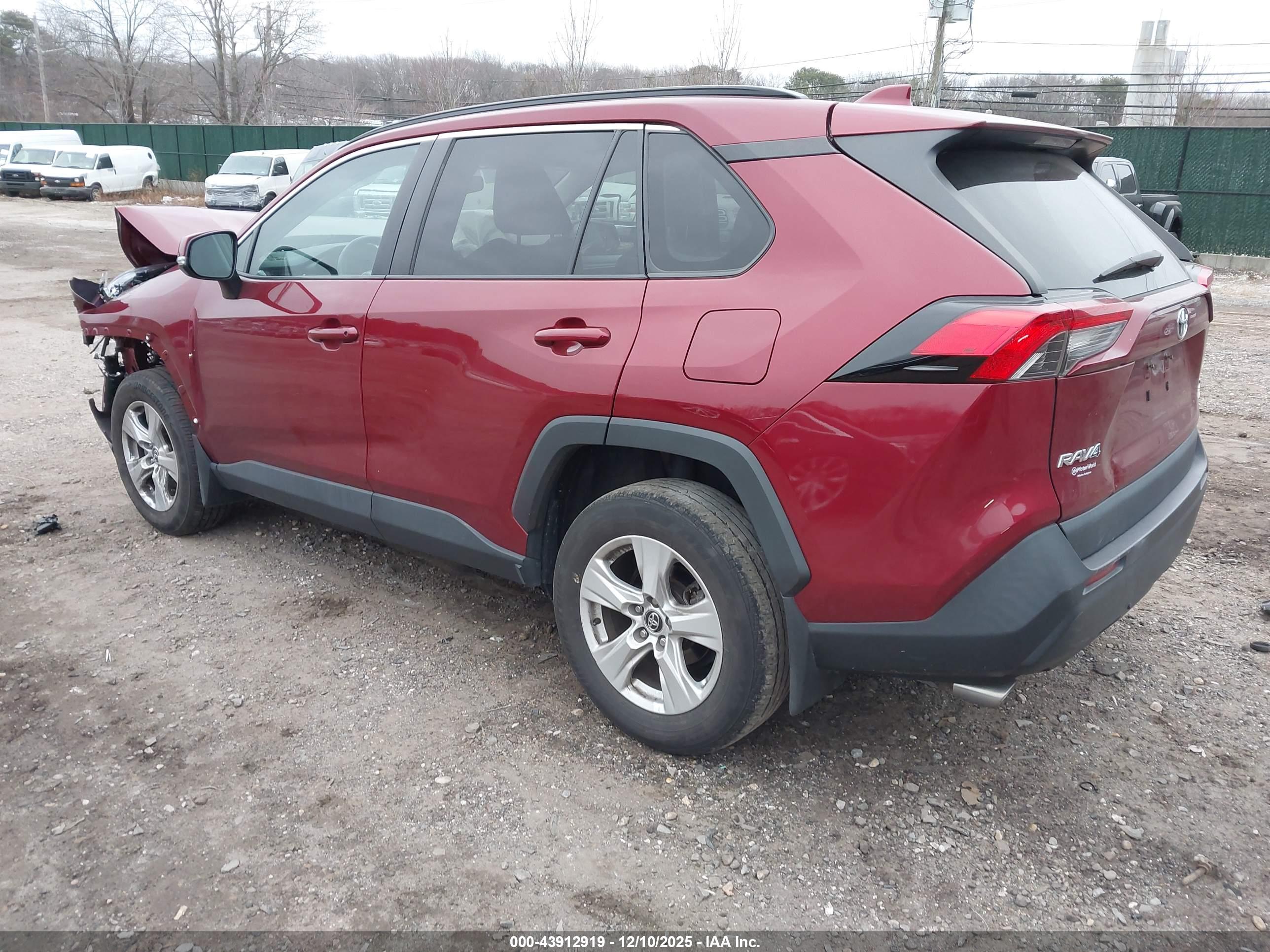 TOYOTA RAV4 image 3