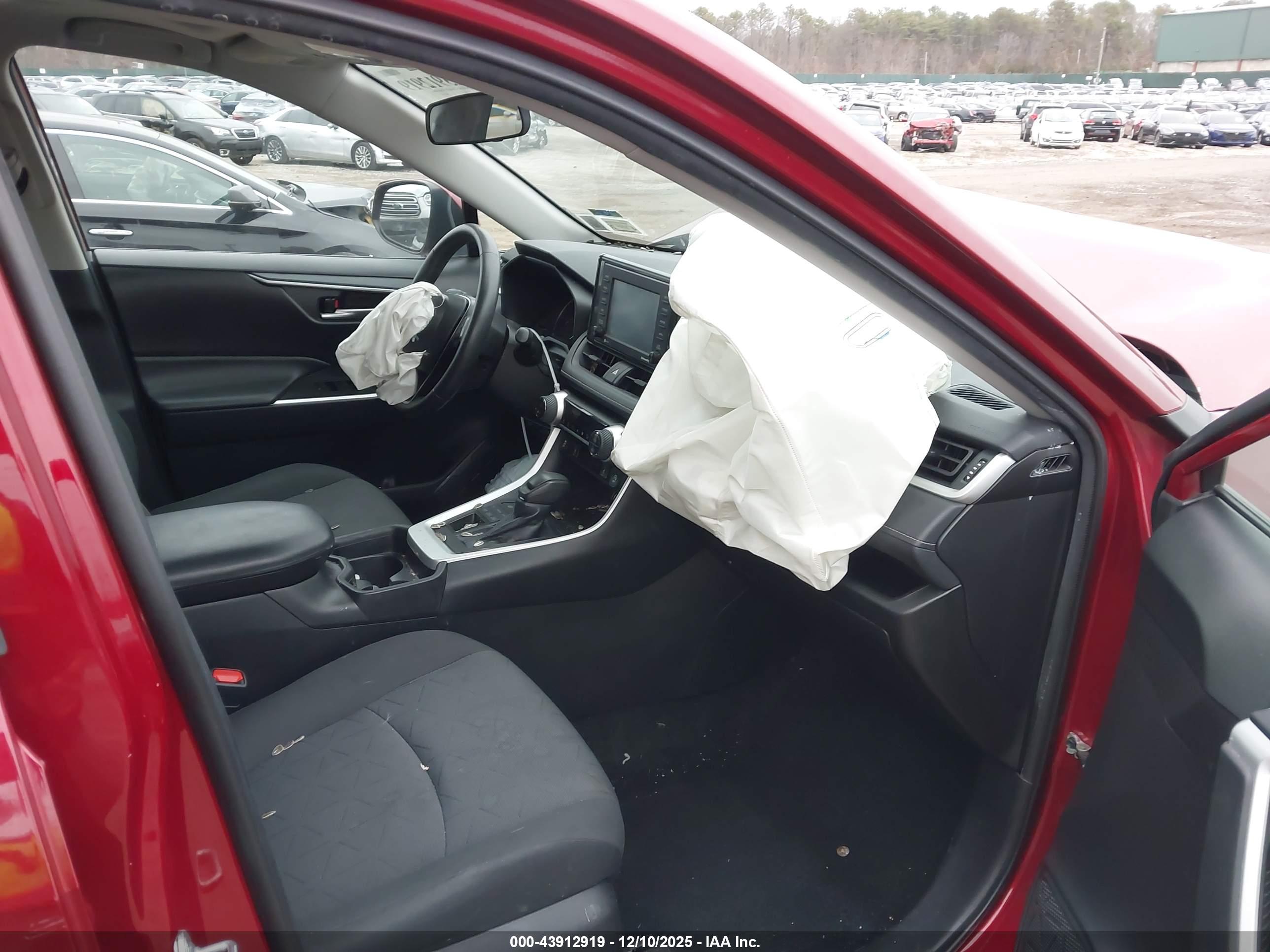 TOYOTA RAV4 image 5