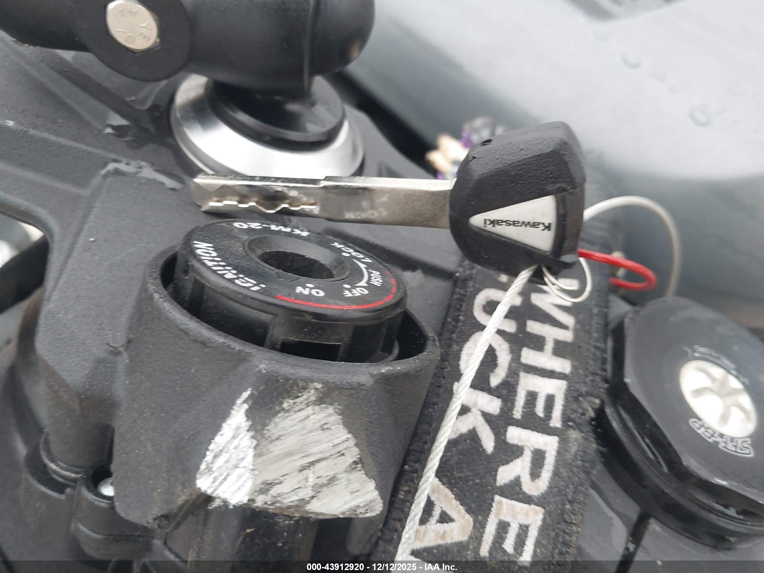 KAWASAKI ZX636 image 11