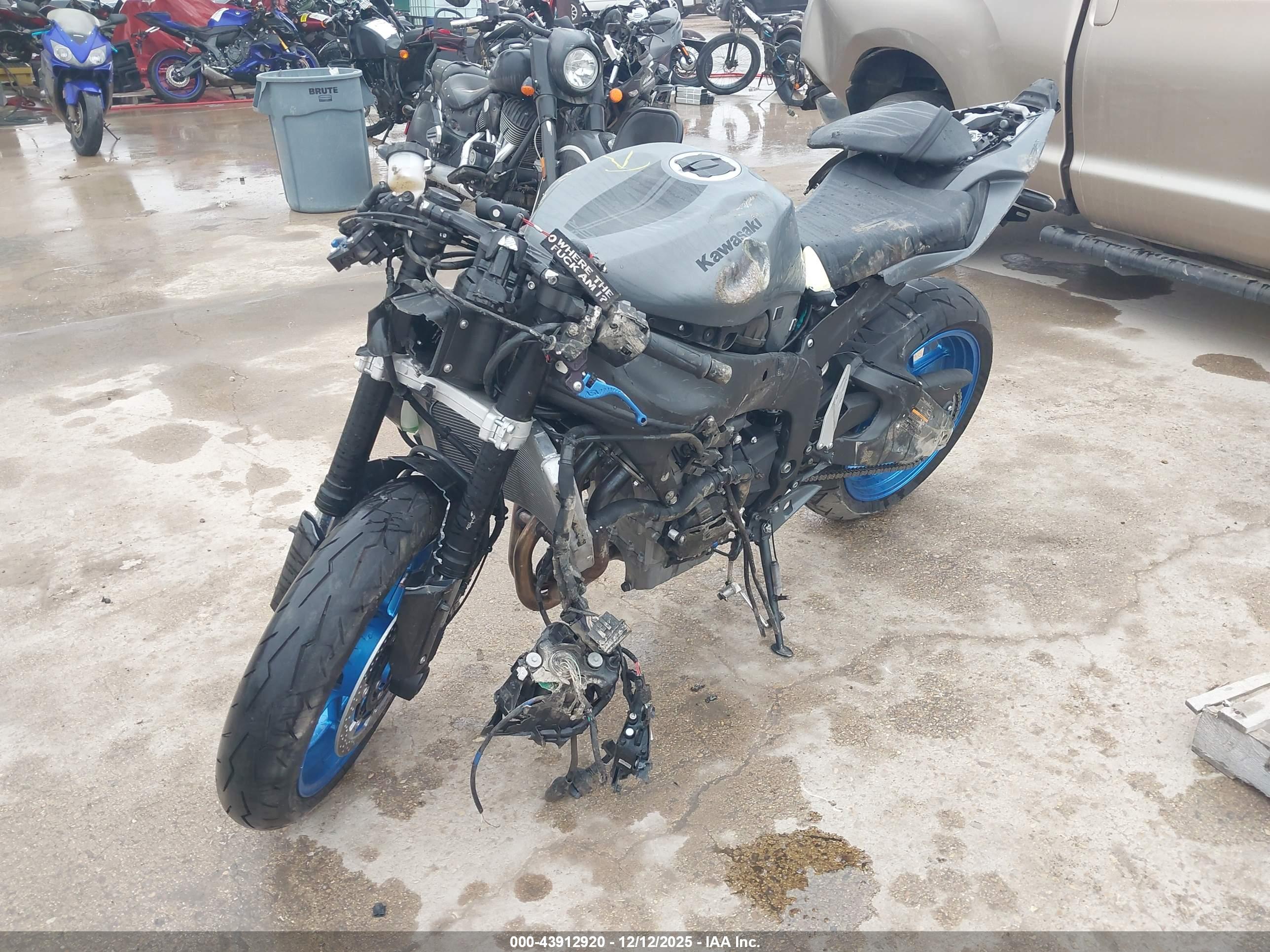 KAWASAKI ZX636 image 2