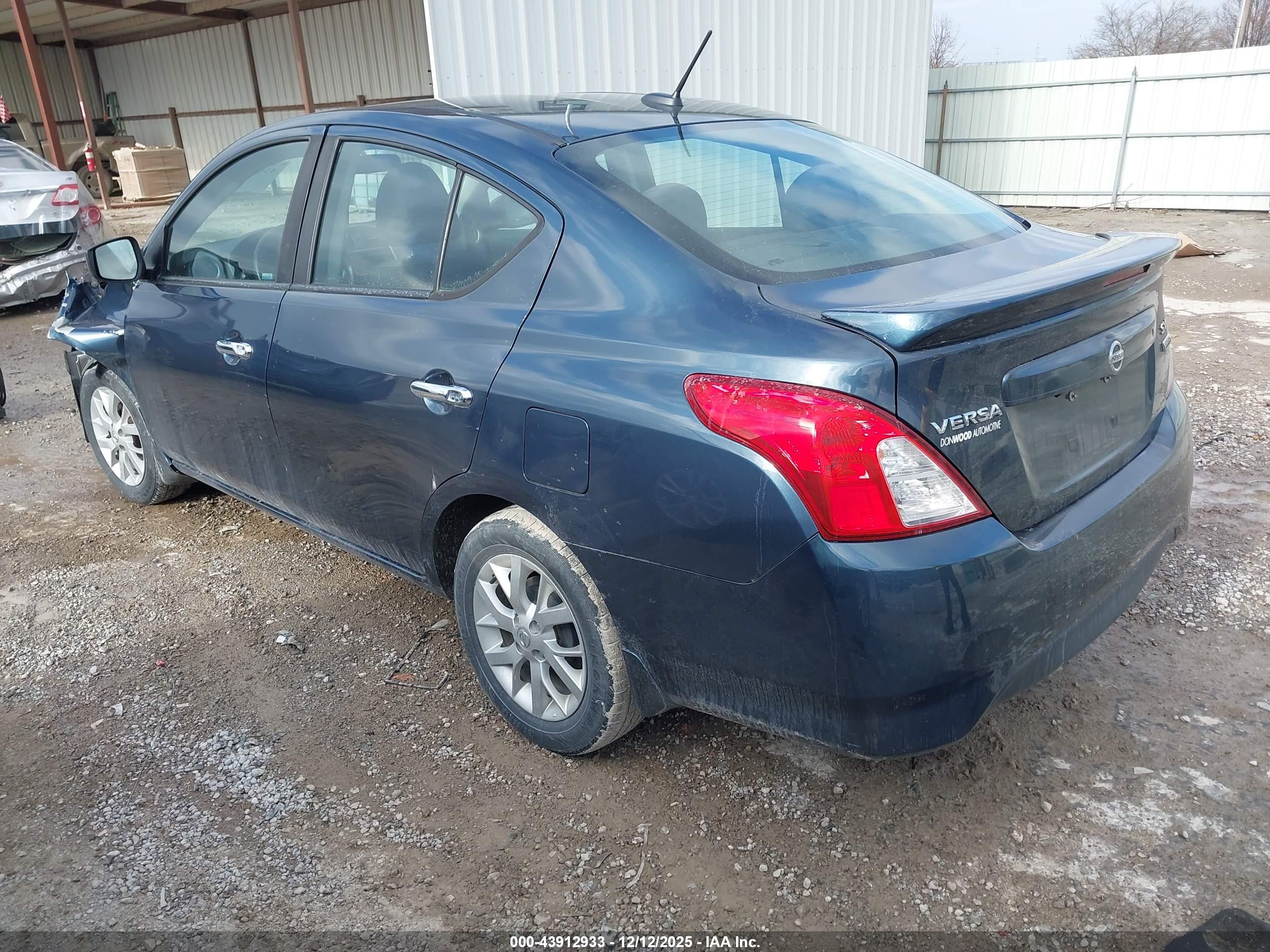 NISSAN VERSA image 3