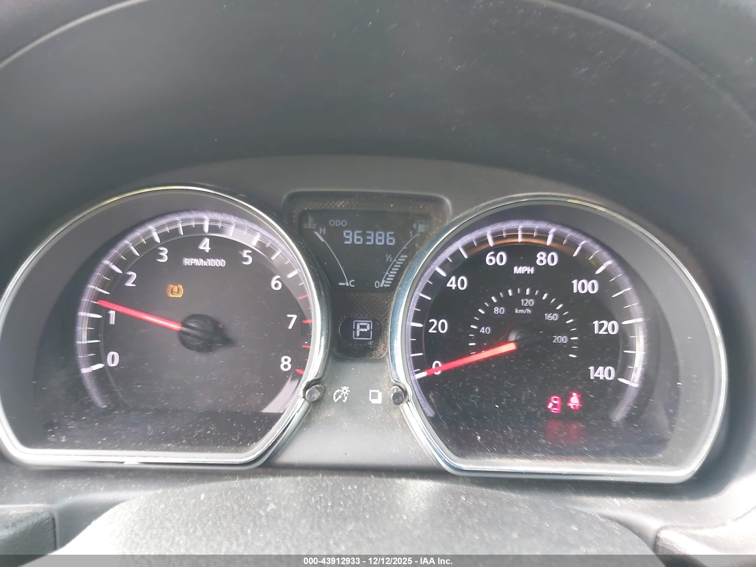 NISSAN VERSA image 7