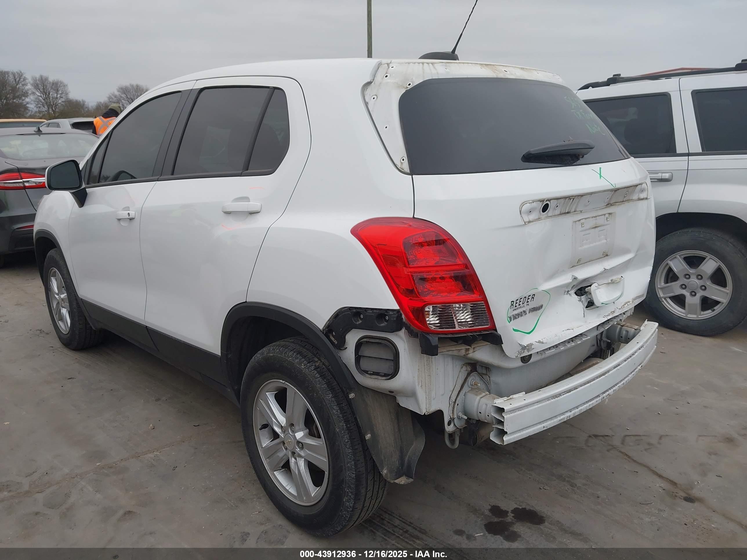 CHEVROLET TRAX image 3