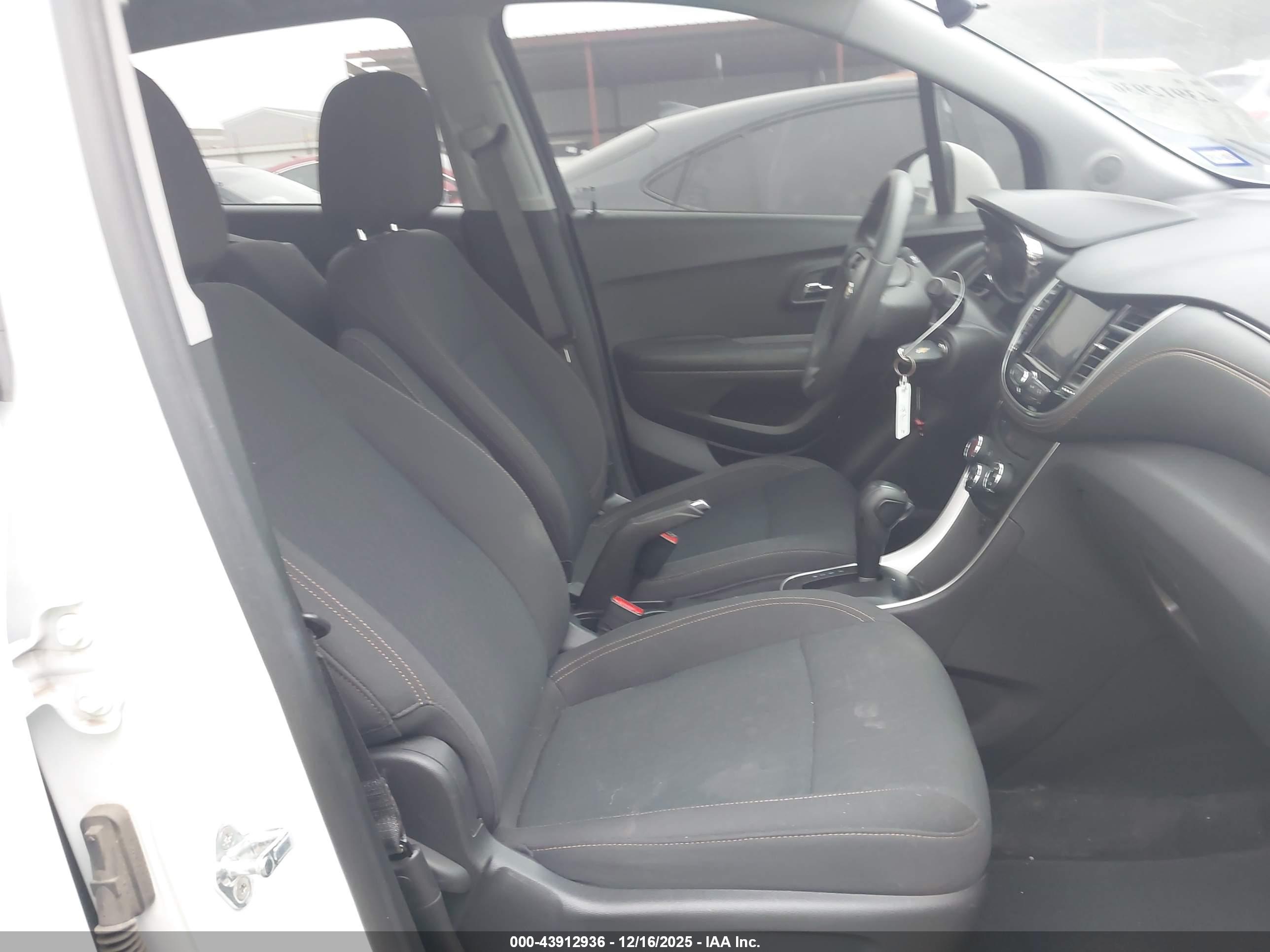 CHEVROLET TRAX image 5
