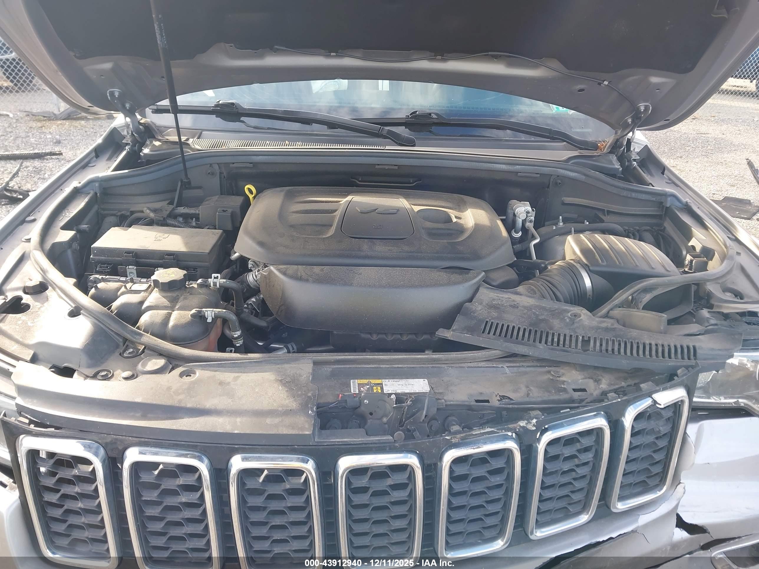JEEP GRAND image 10