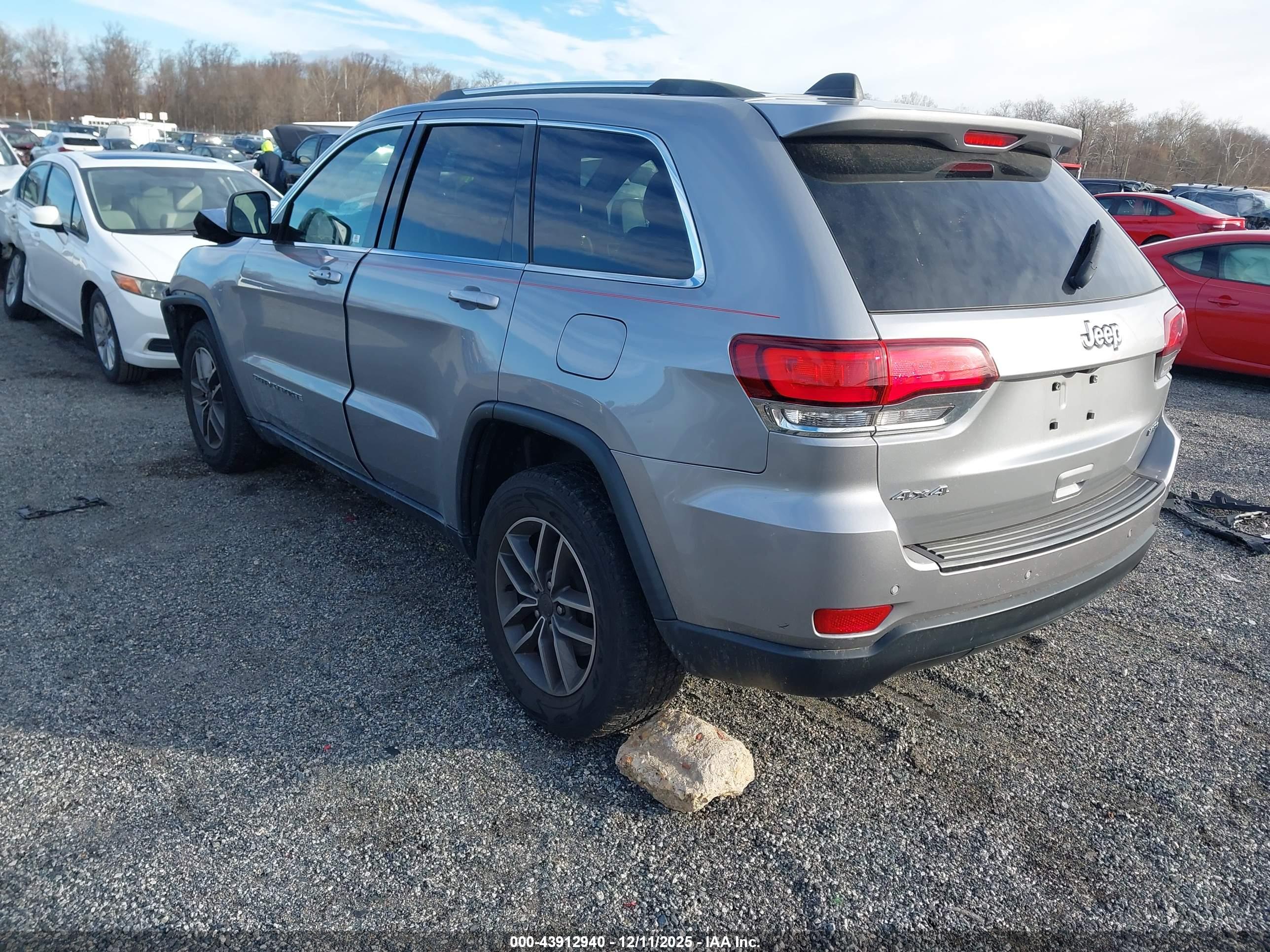 JEEP GRAND image 3