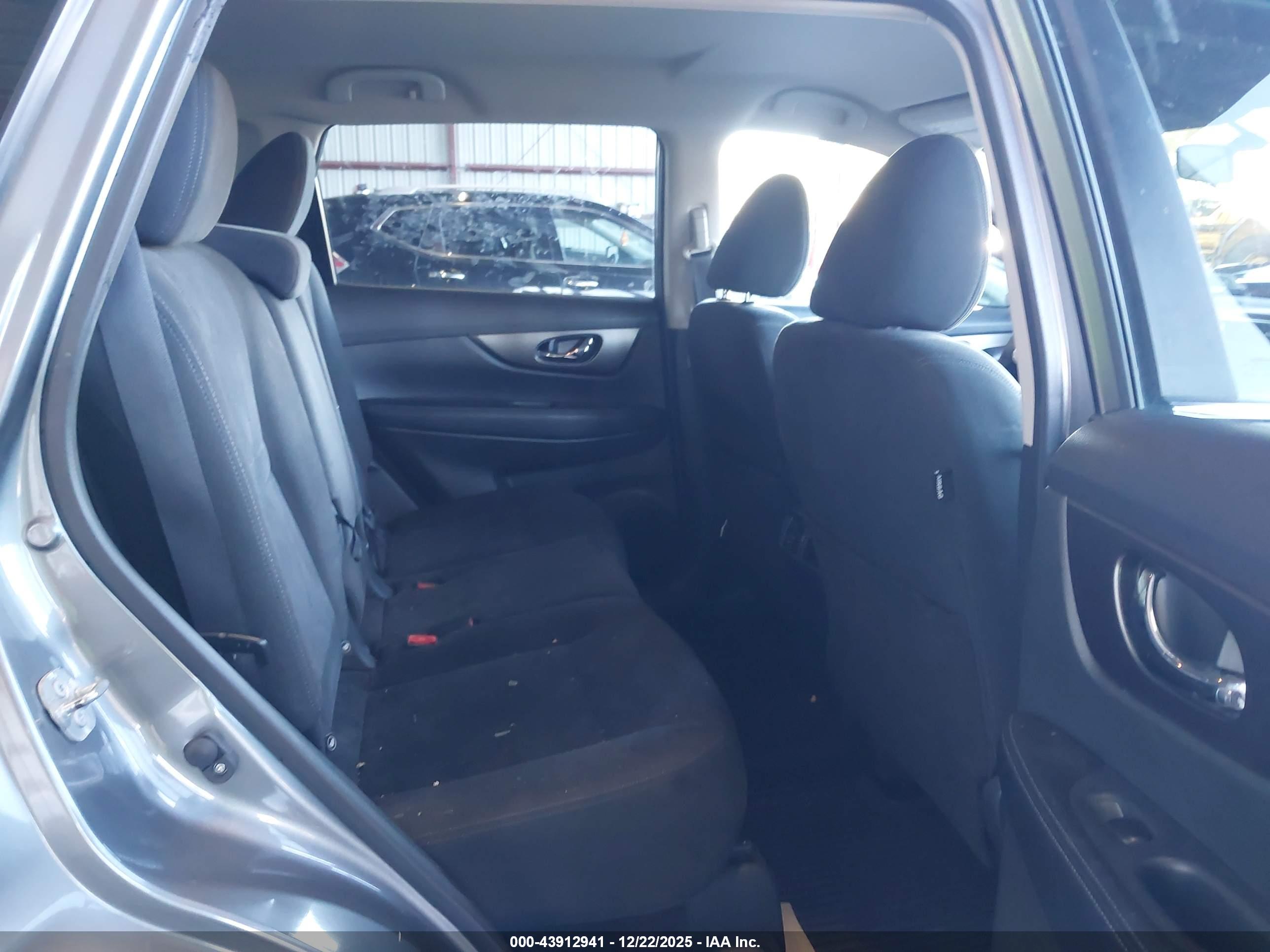 NISSAN ROGUE image 8