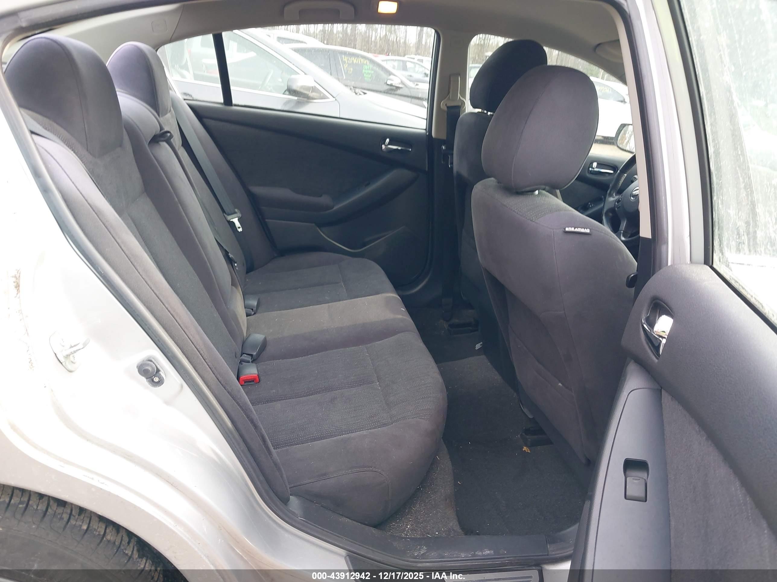 NISSAN ALTIMA image 8