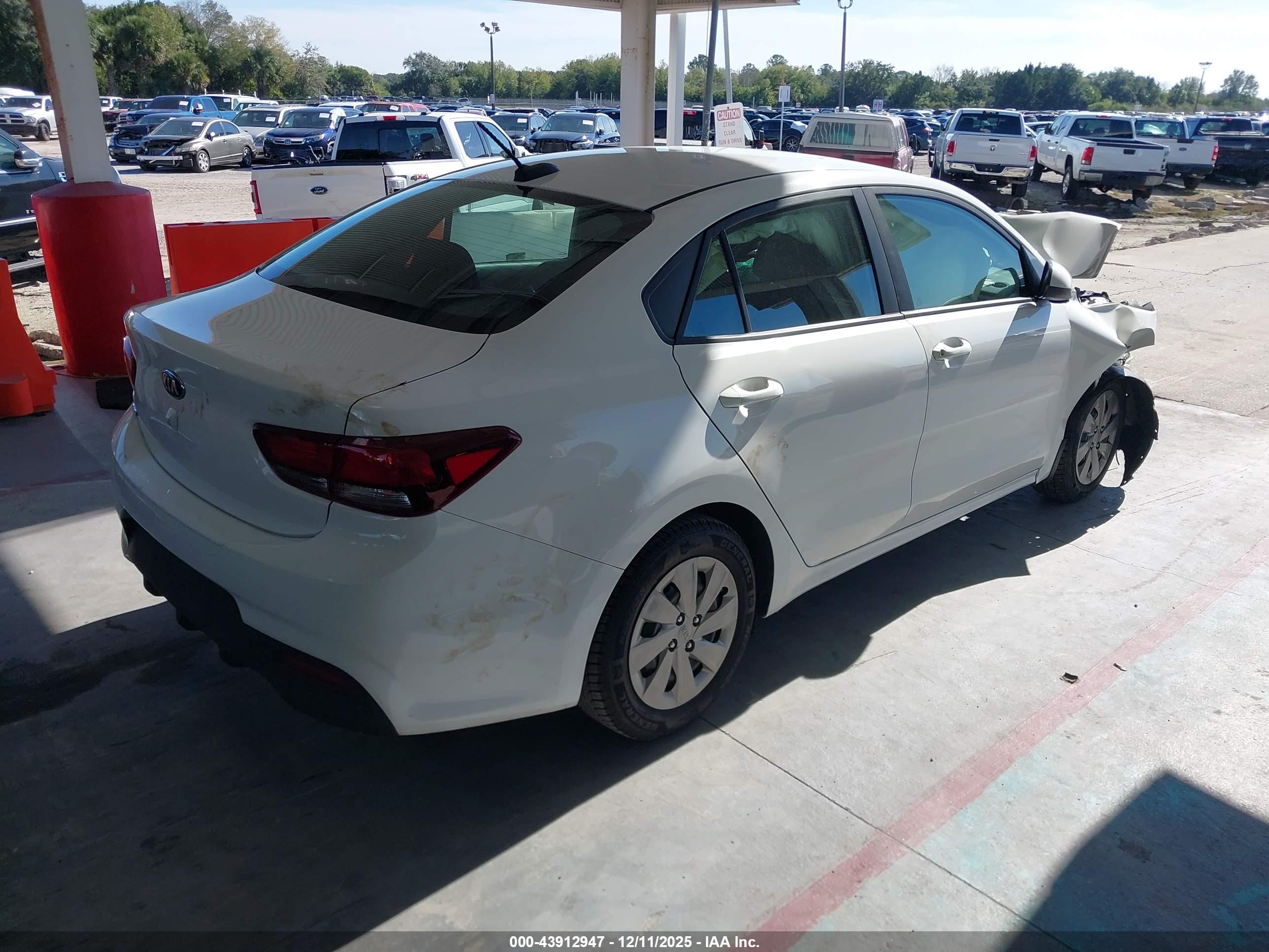 KIA RIO image 4