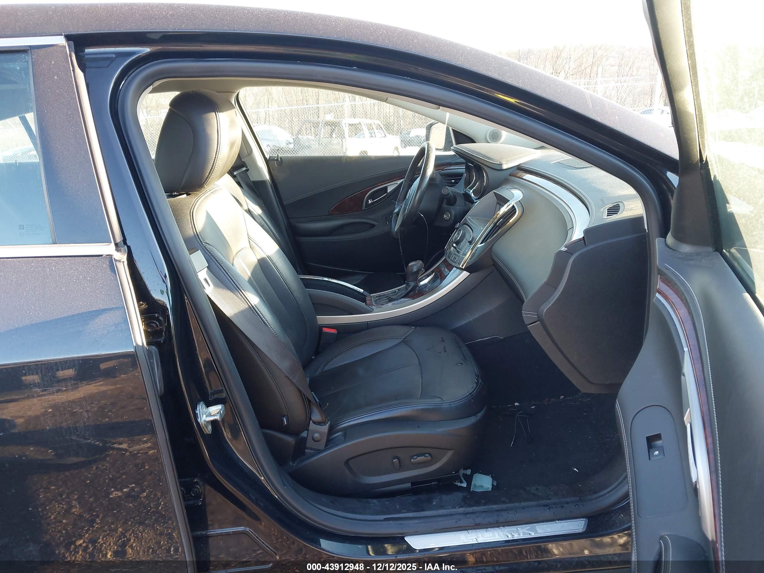 BUICK LACROSSE image 5