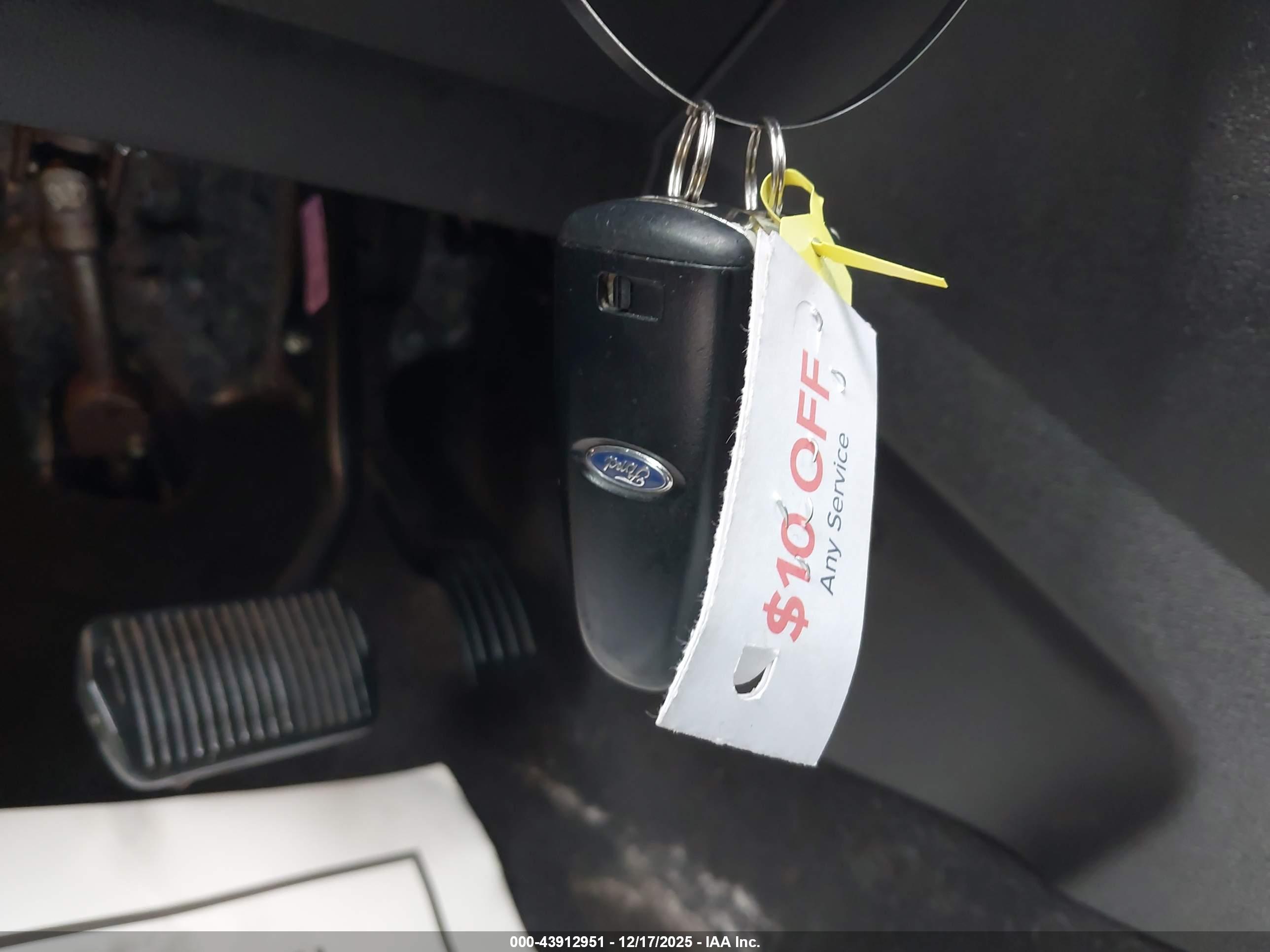 FORD ESCAPE image 11