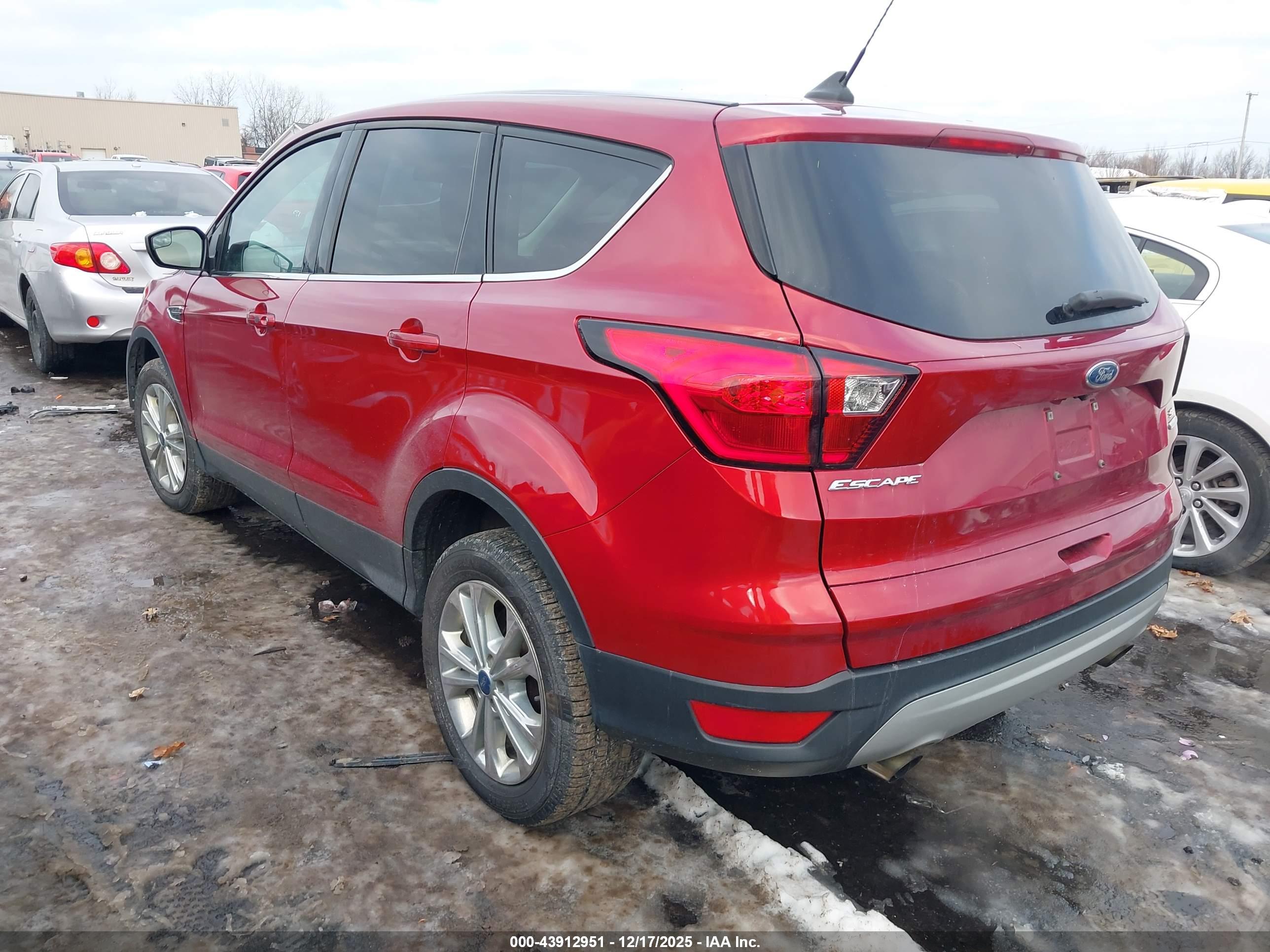 FORD ESCAPE image 3