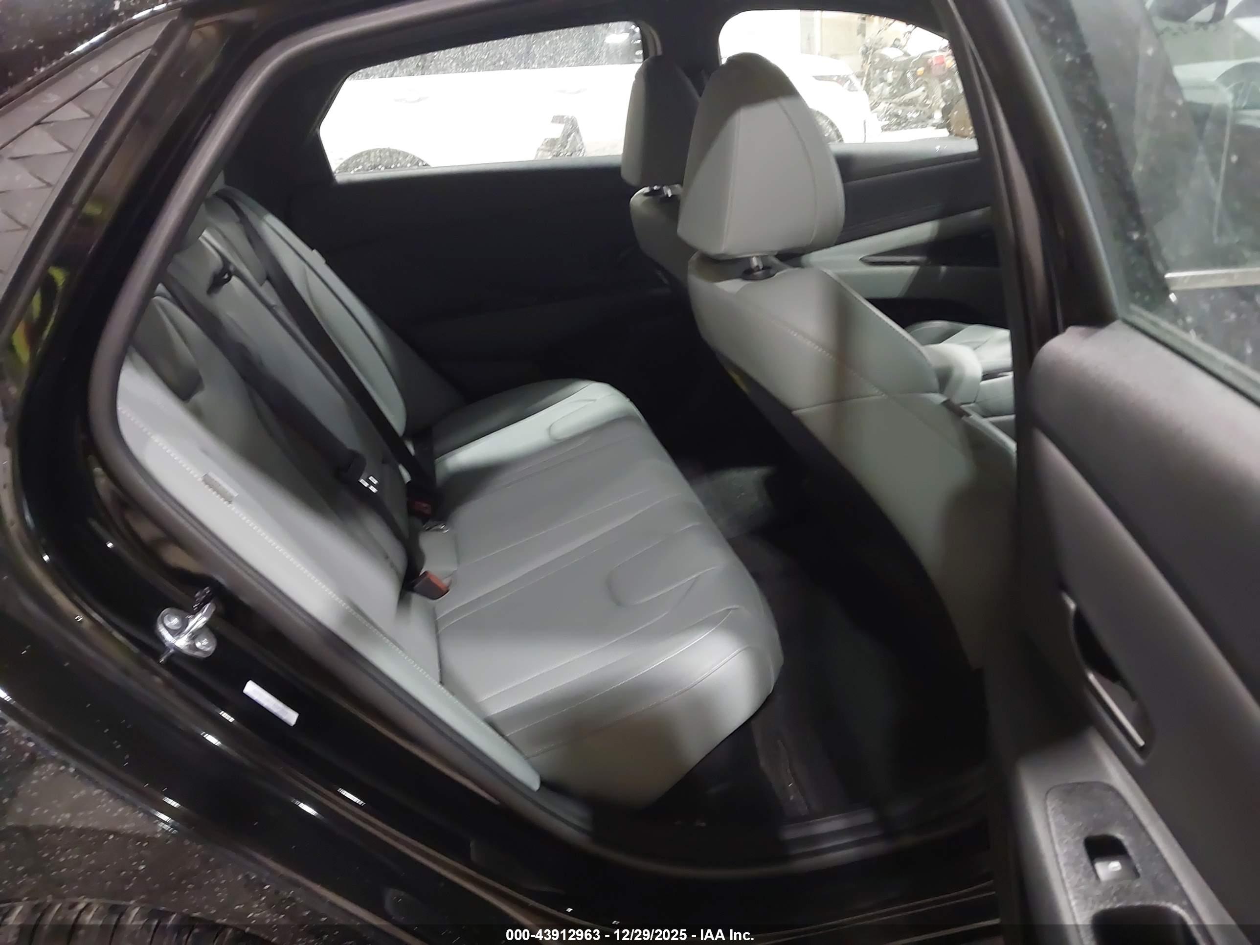HYUNDAI ELANTRA image 8