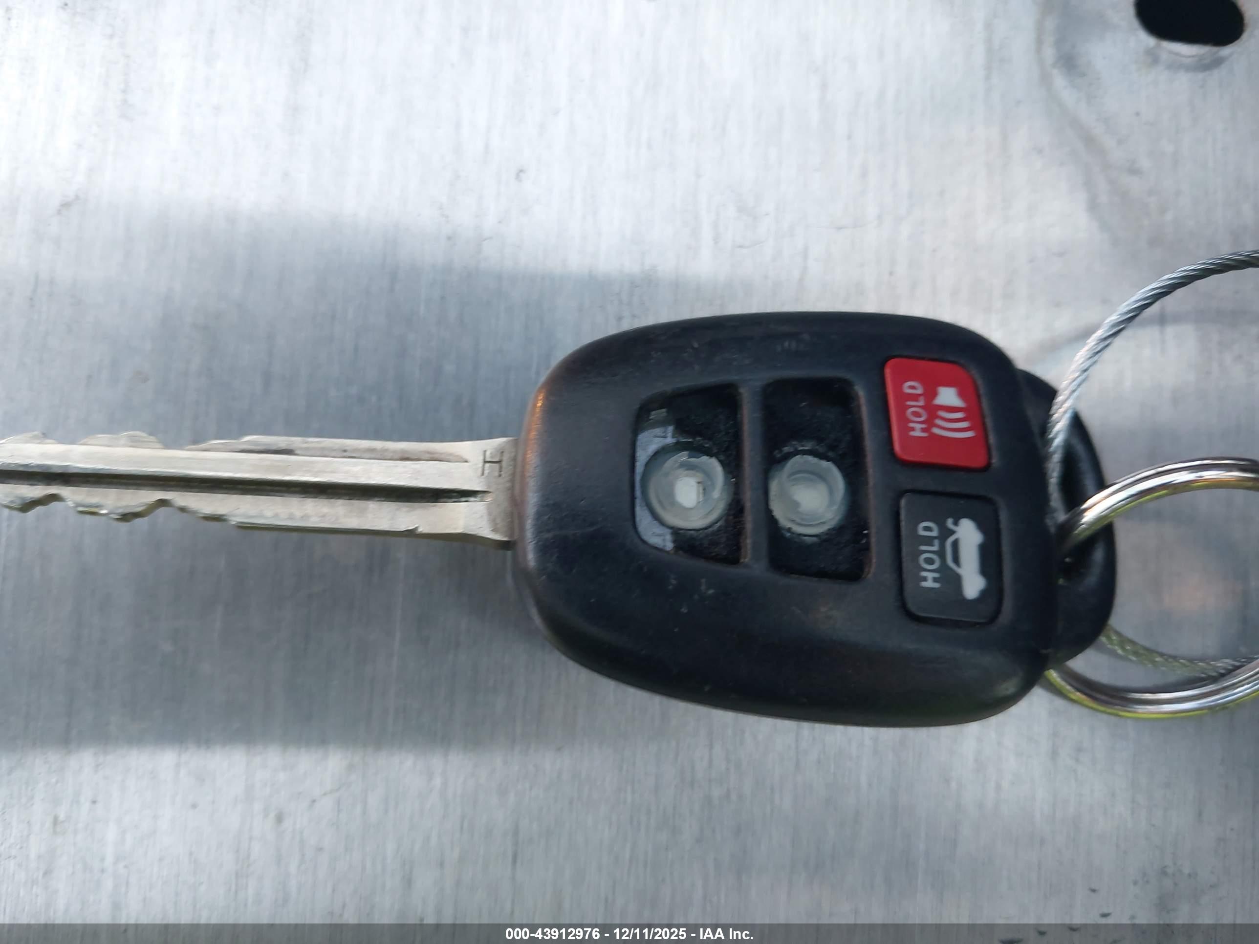 TOYOTA COROLLA image 11