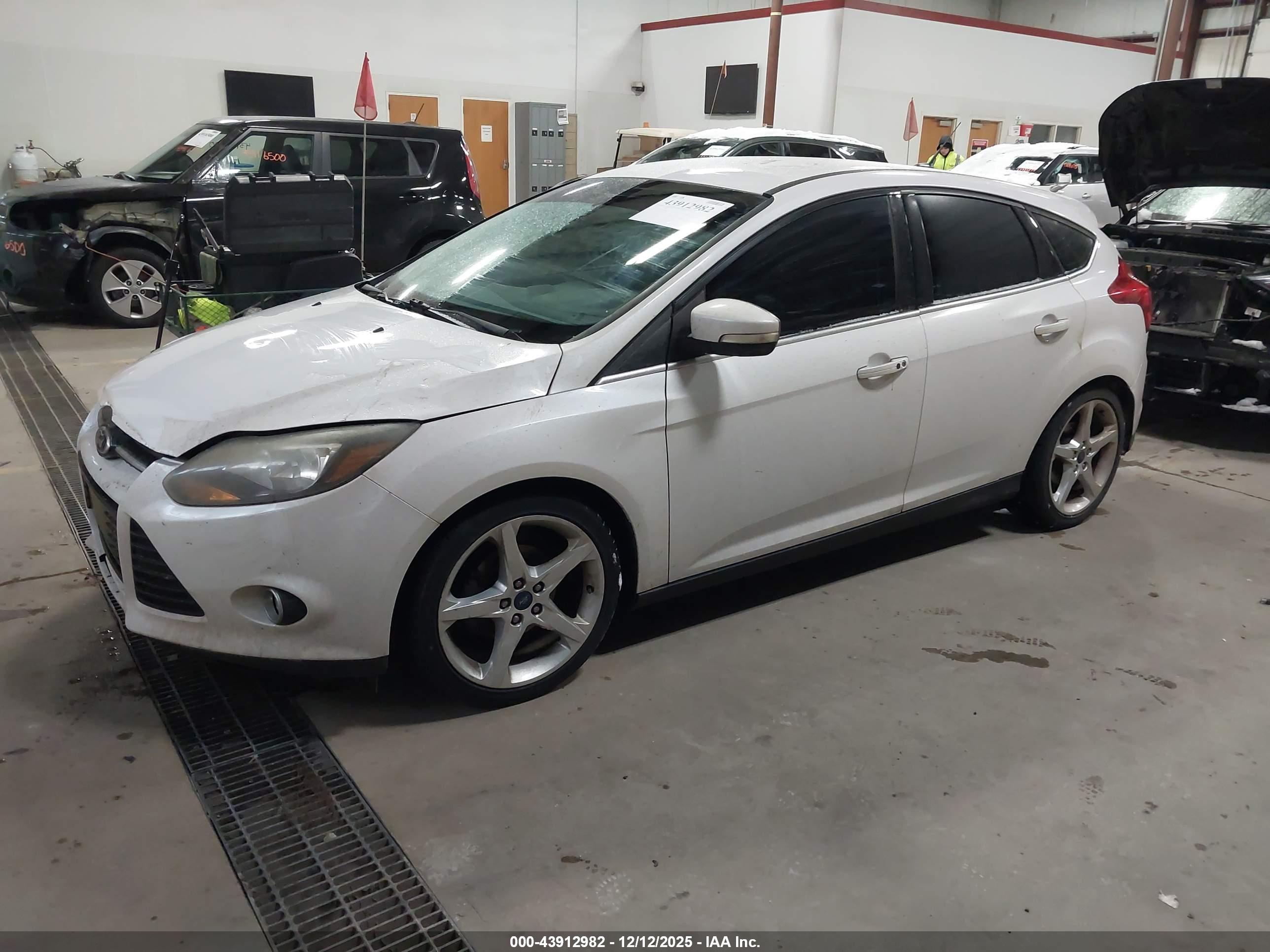 FORD FOCUS image 2