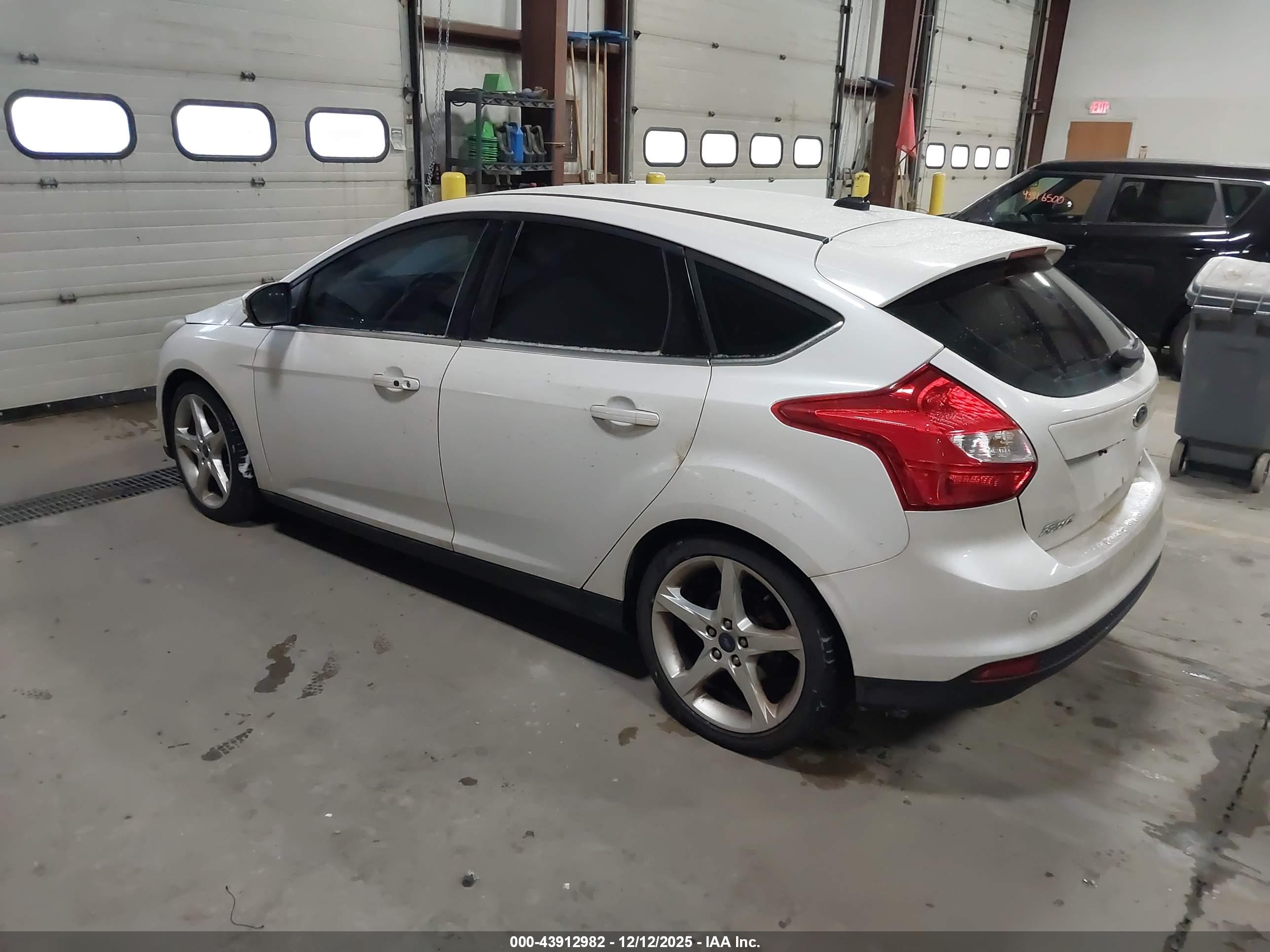 FORD FOCUS image 3