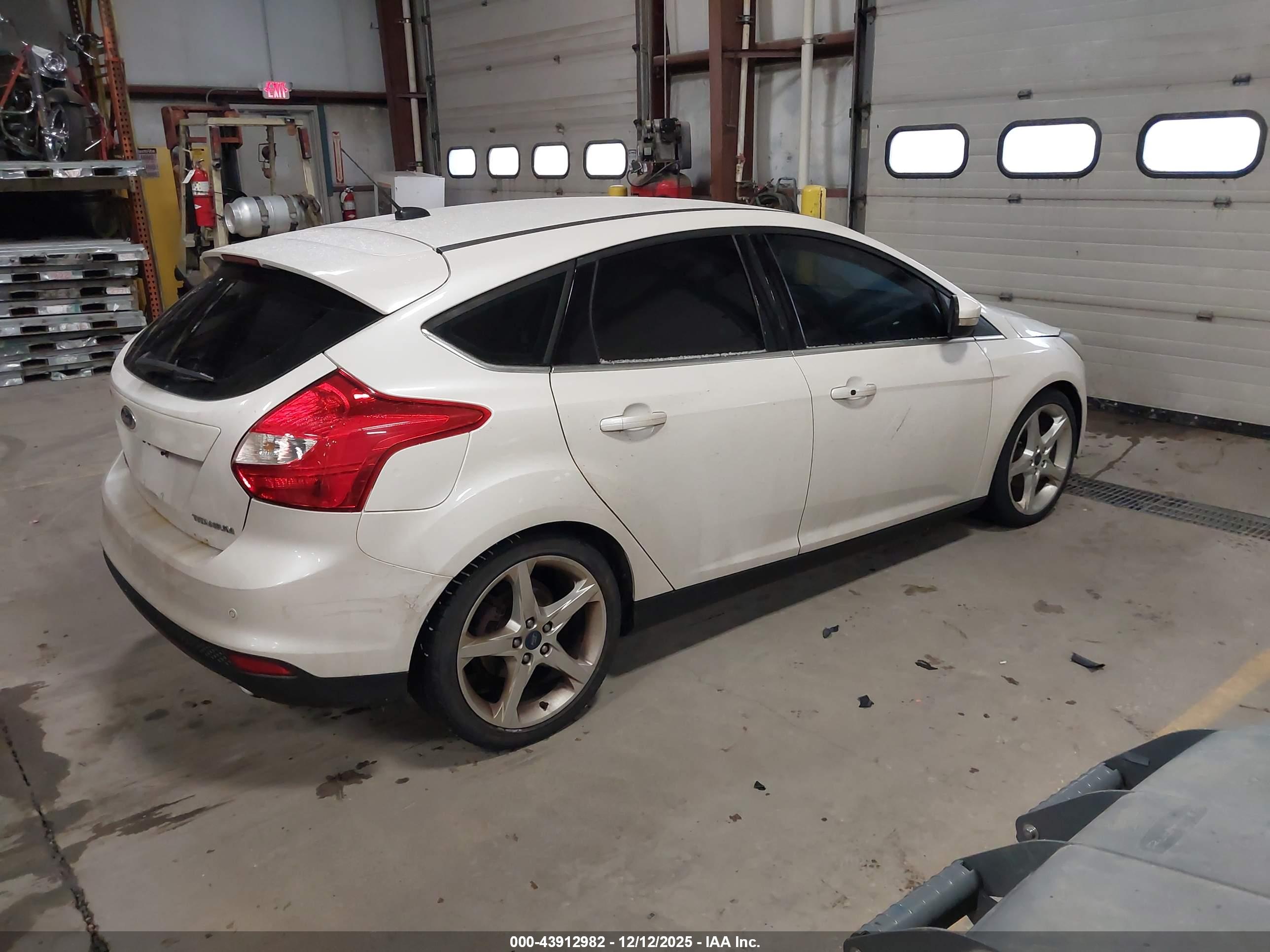 FORD FOCUS image 4