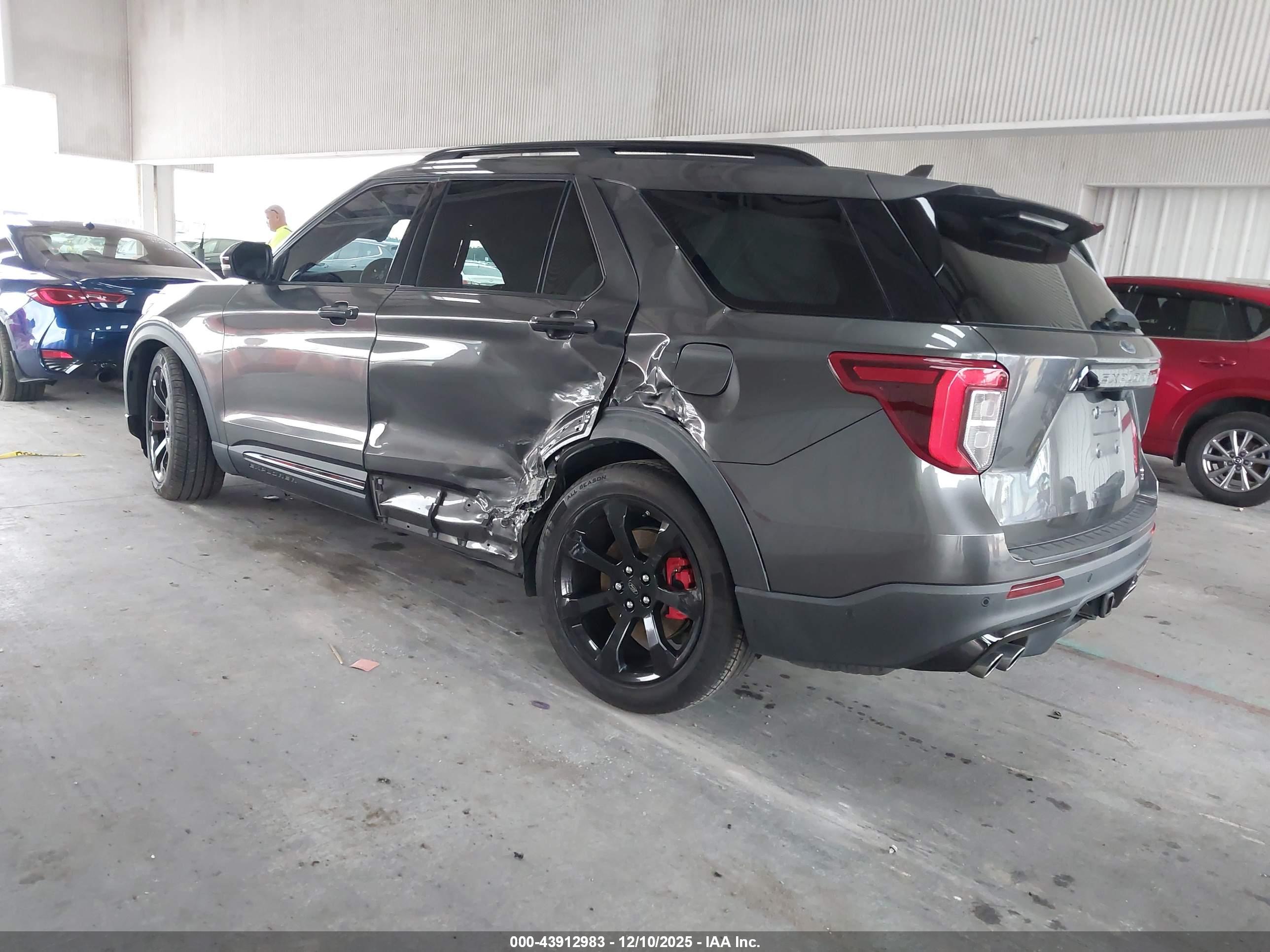 FORD EXPLORER image 3