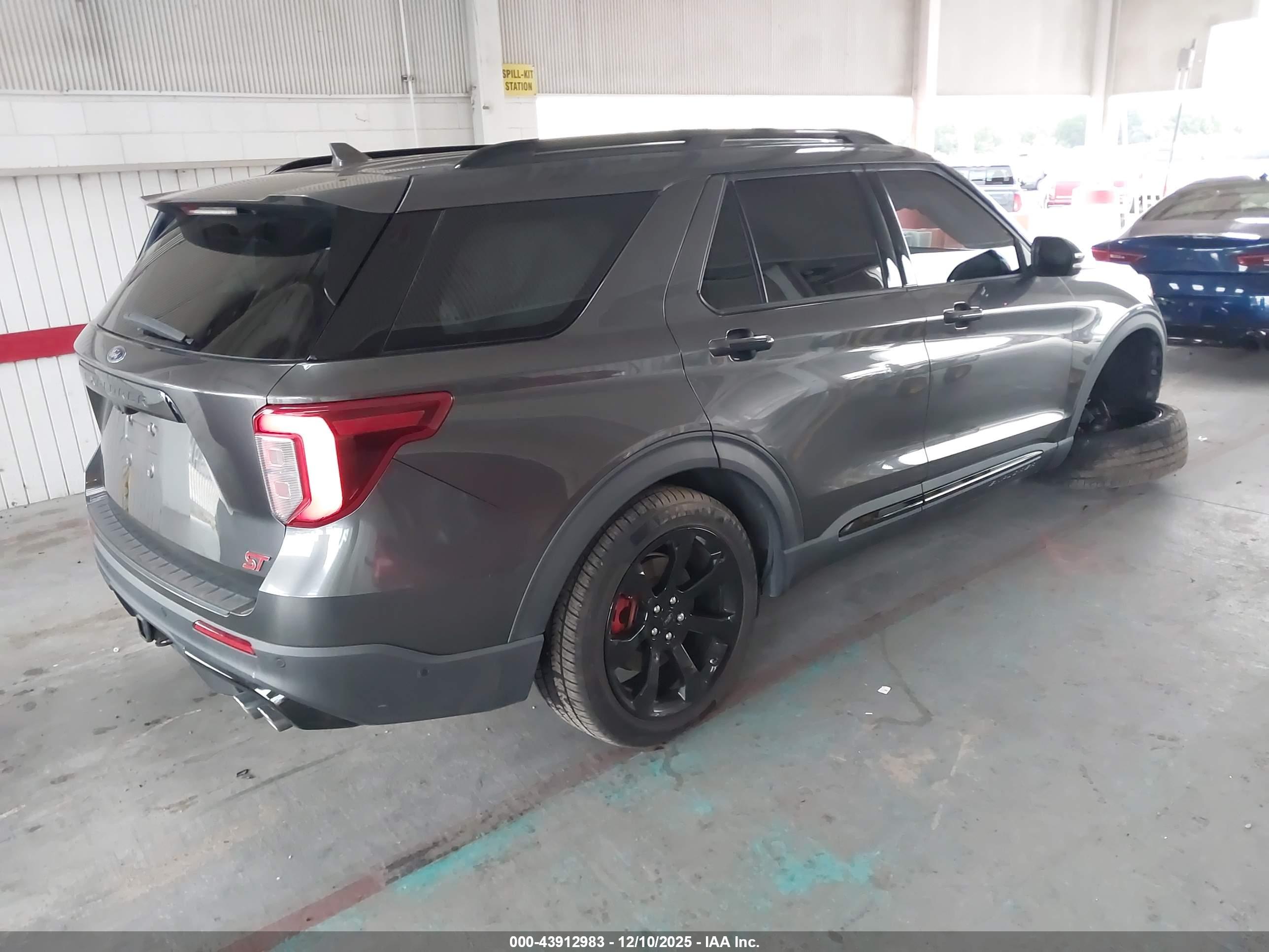 FORD EXPLORER image 4