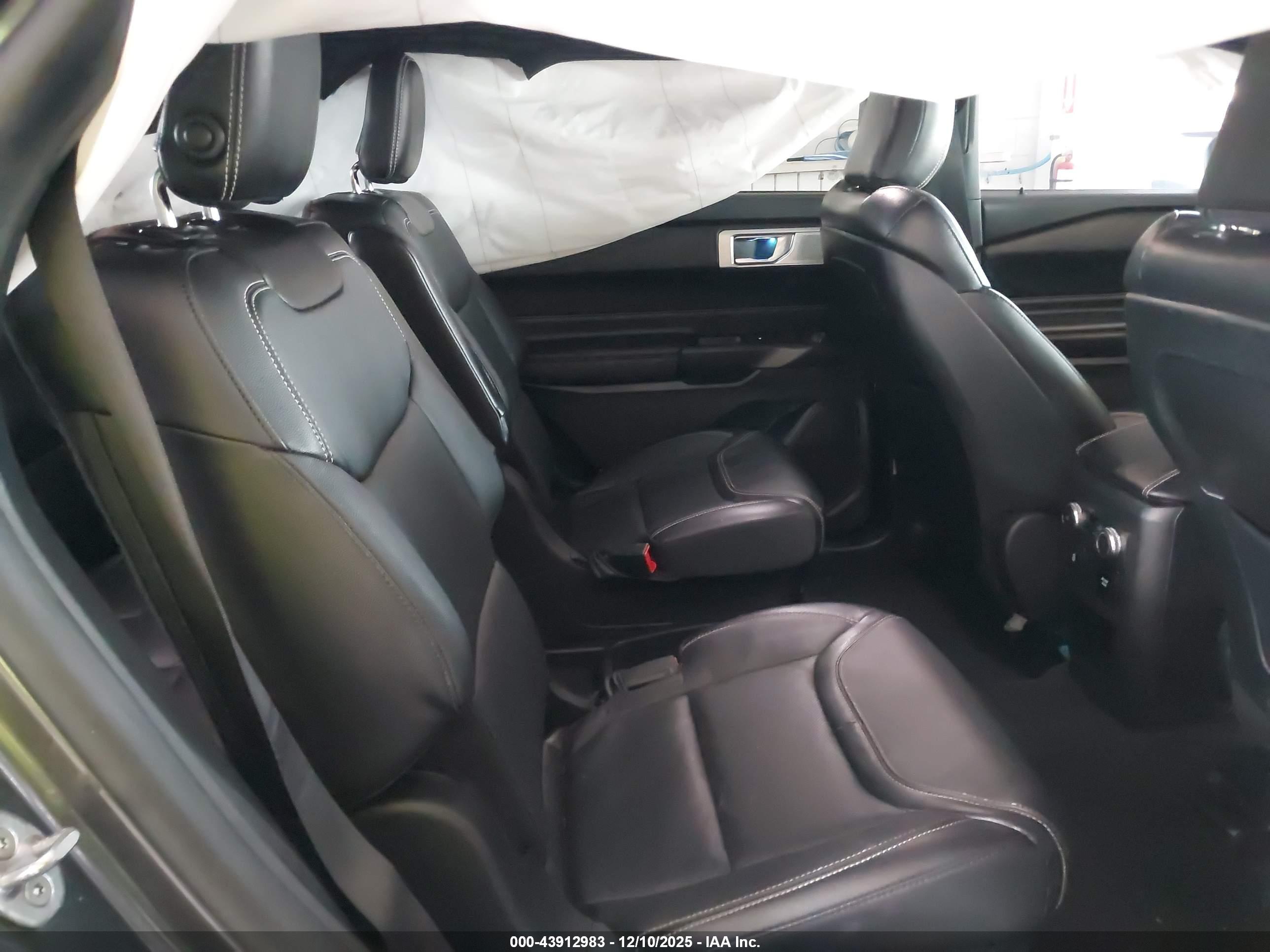 FORD EXPLORER image 8