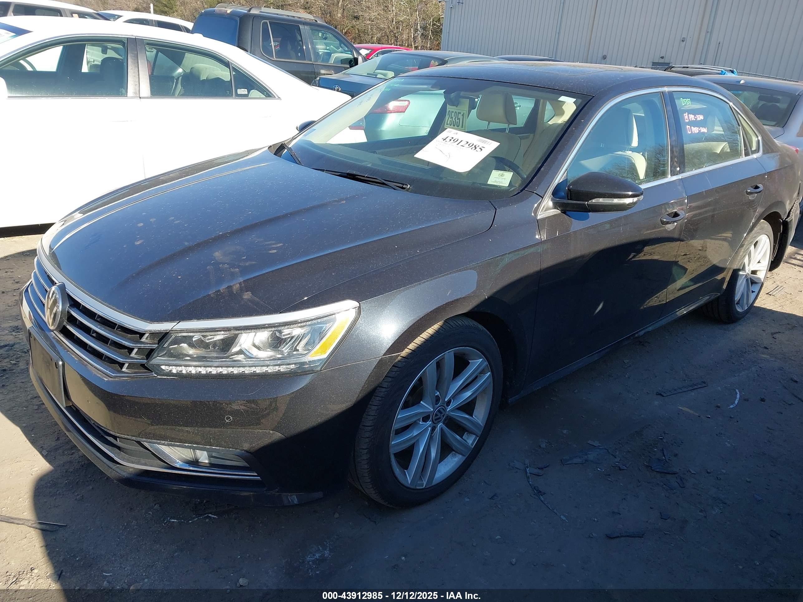 VOLKSWAGEN PASSAT image 2