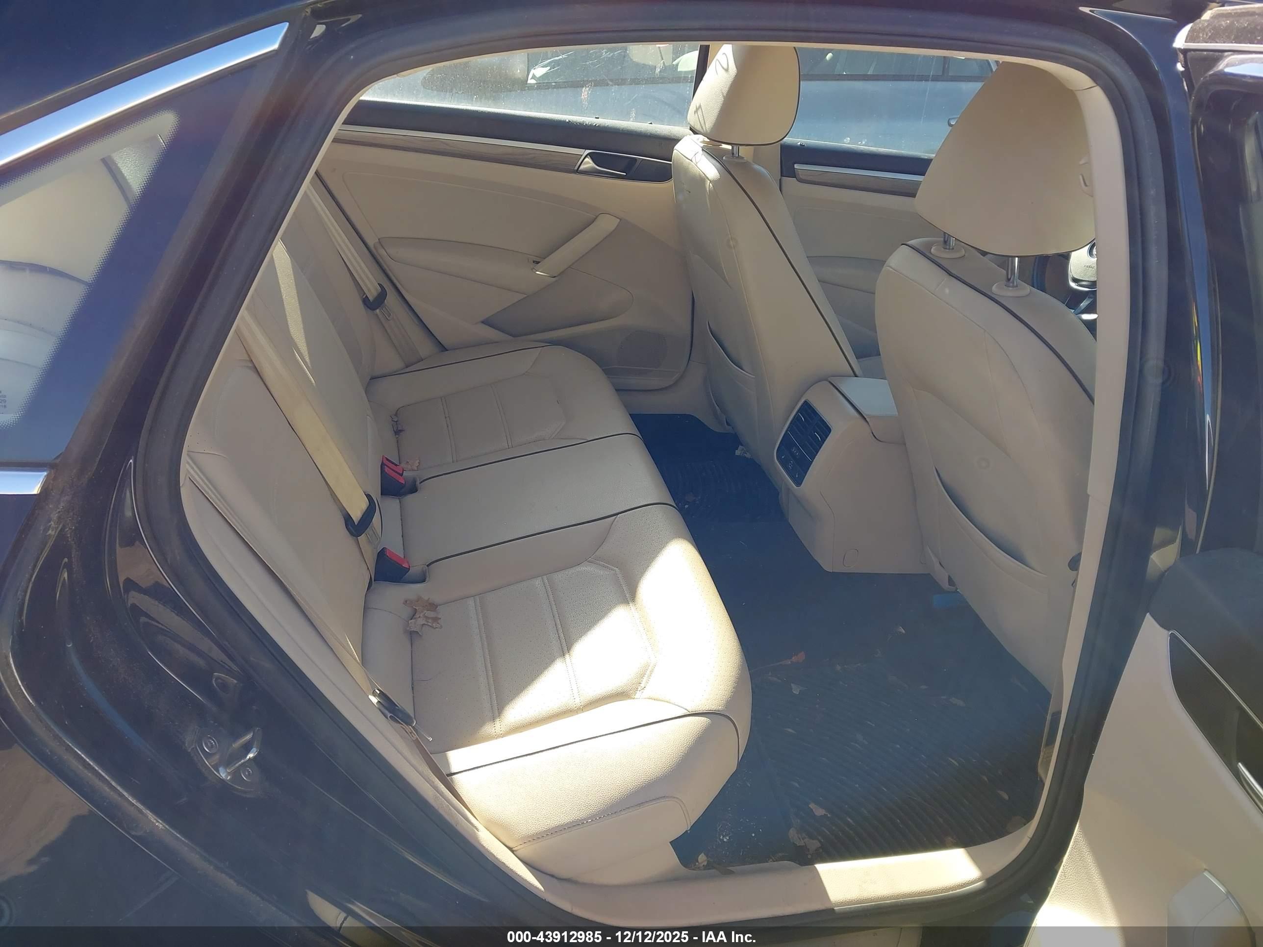 VOLKSWAGEN PASSAT image 8