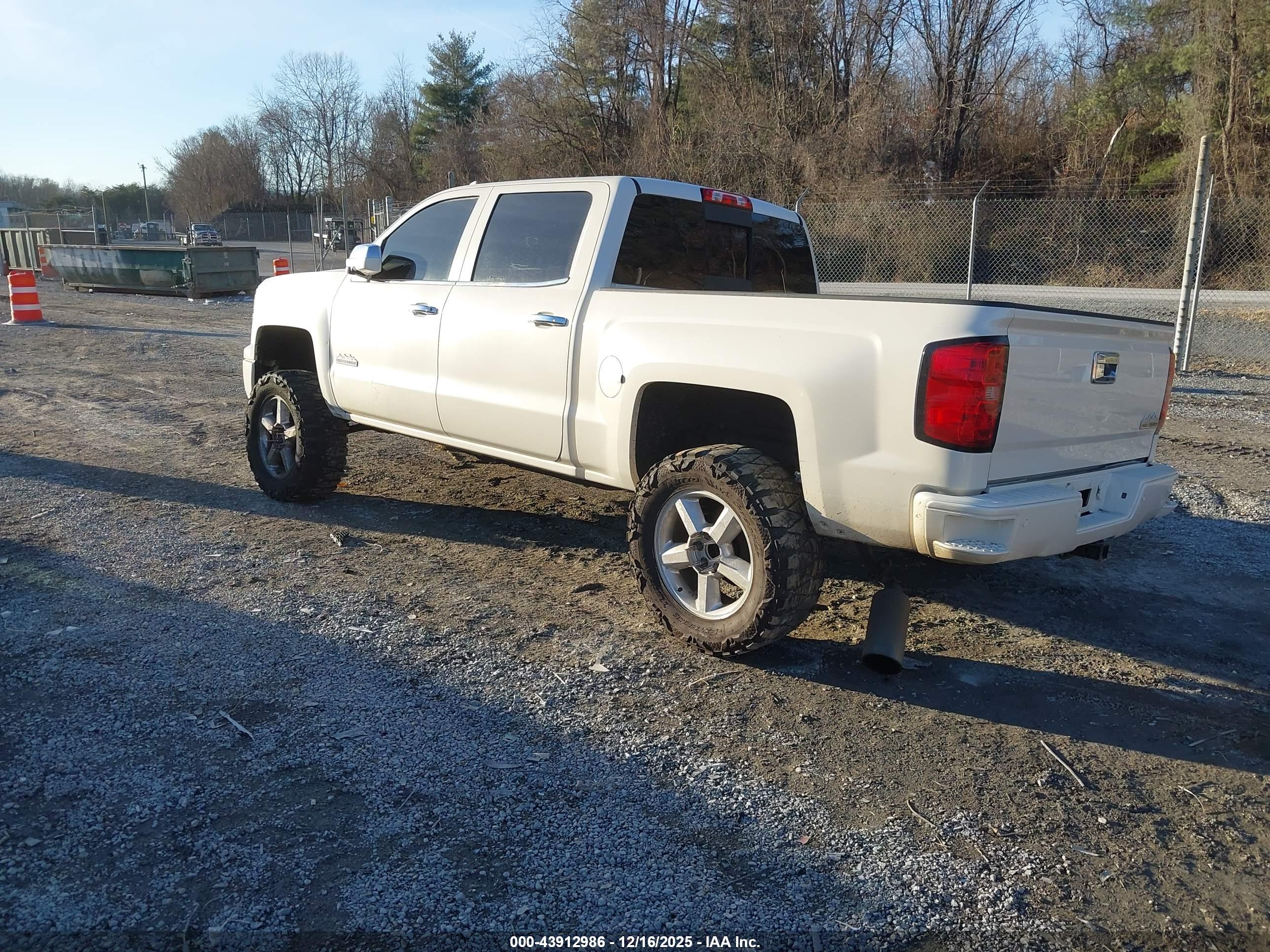 CHEVROLET SILVERADO image 3