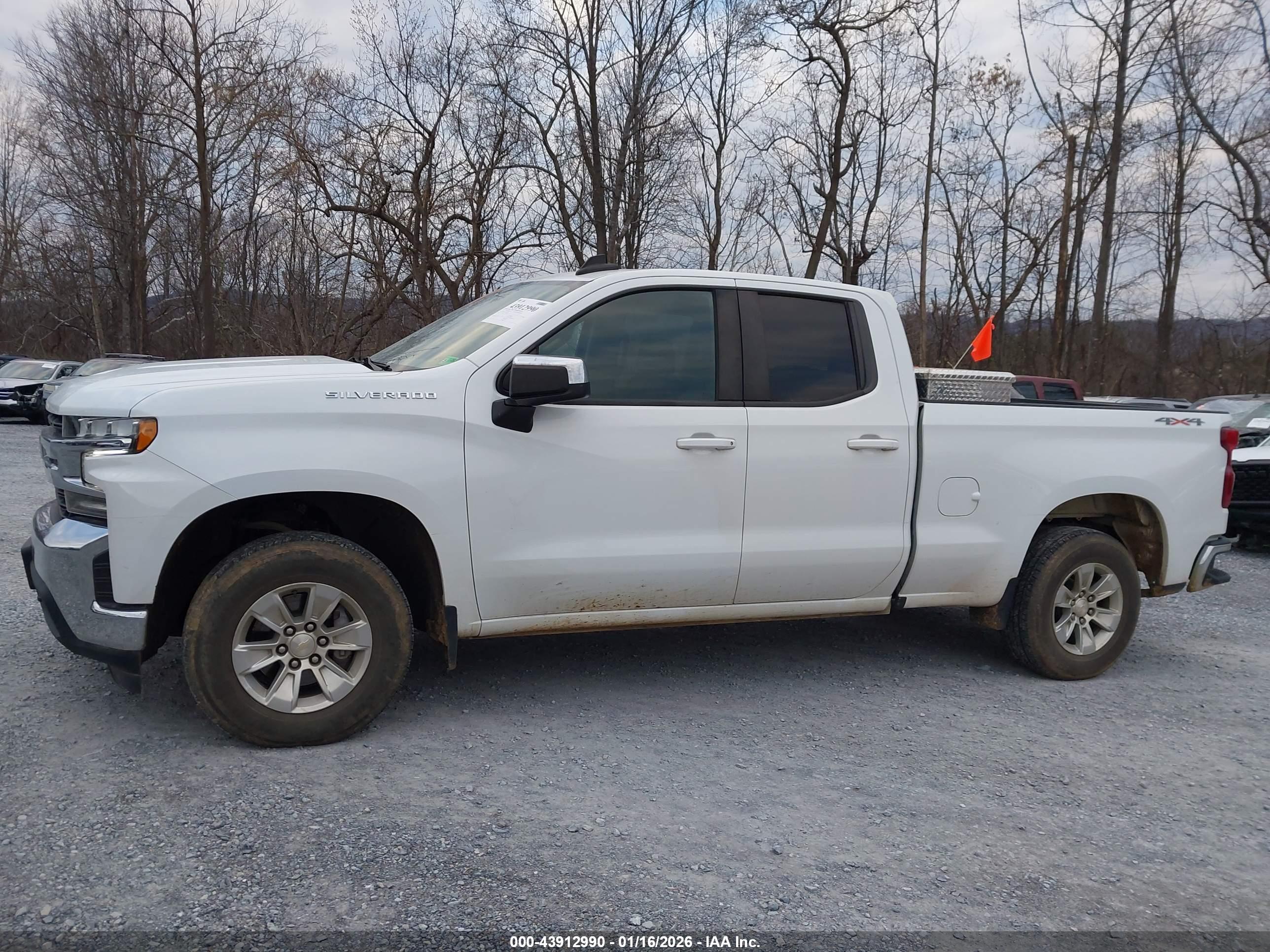 CHEVROLET SILVERADO image 6