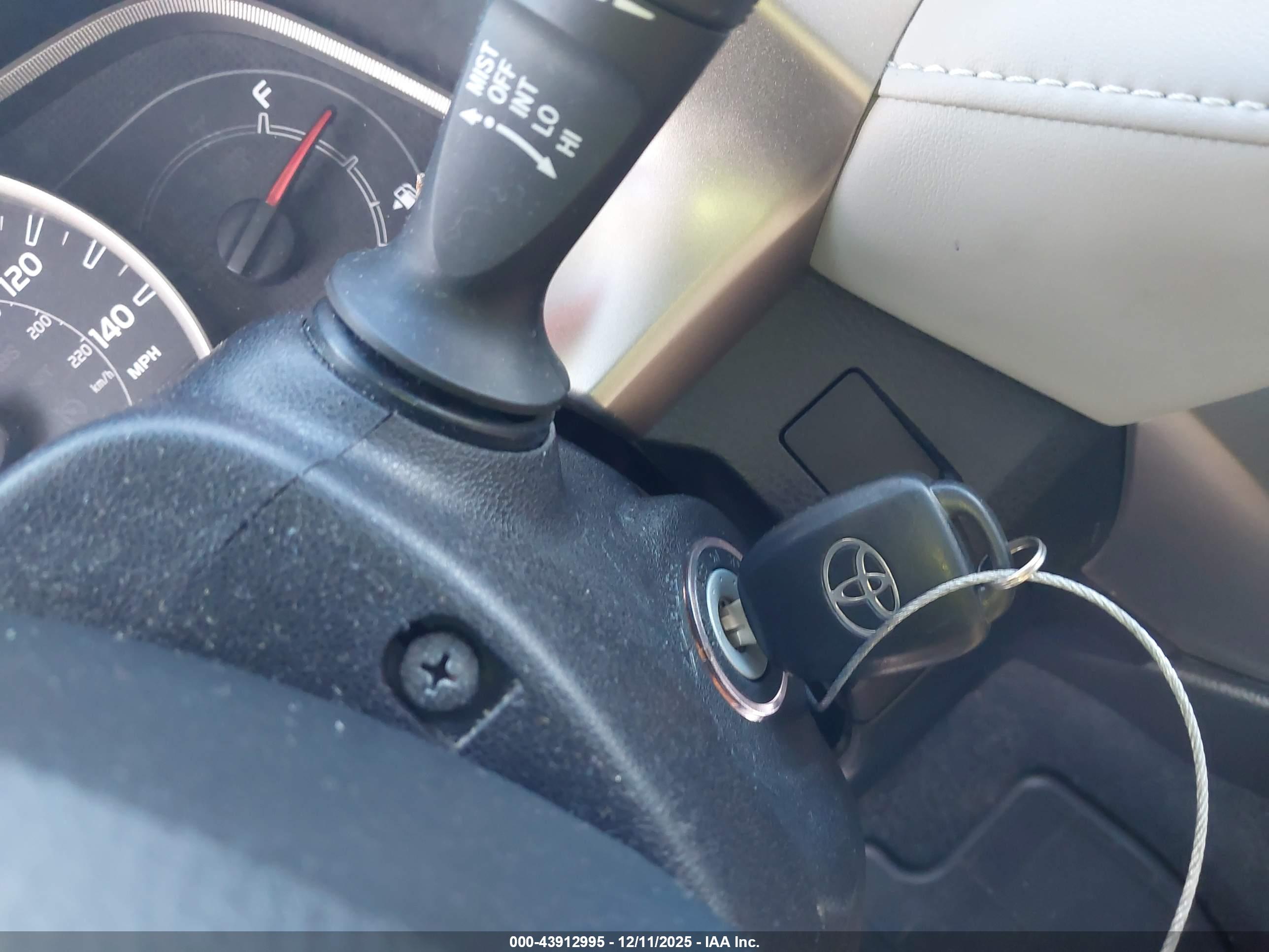 TOYOTA RAV4 image 11