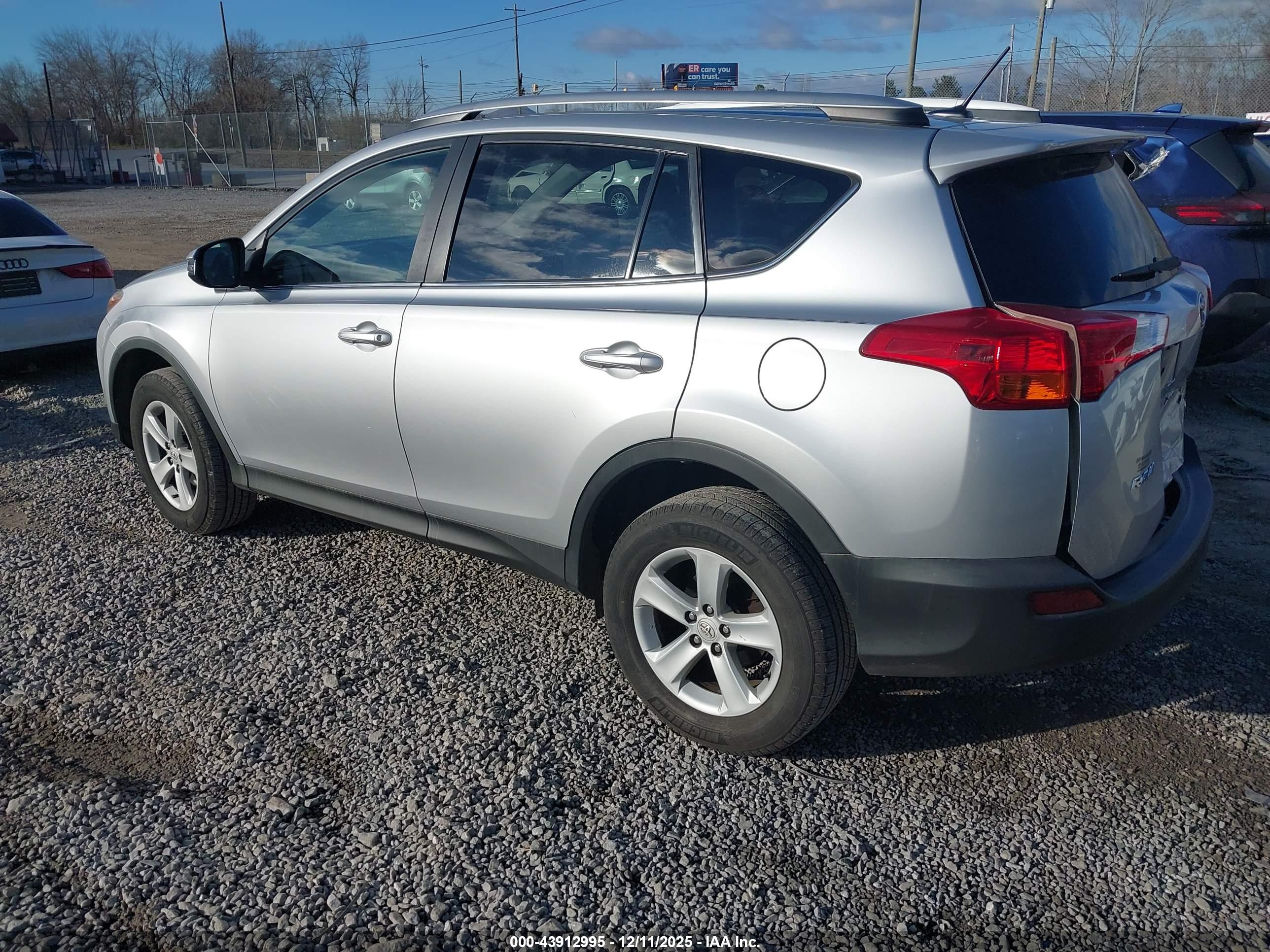 TOYOTA RAV4 image 3