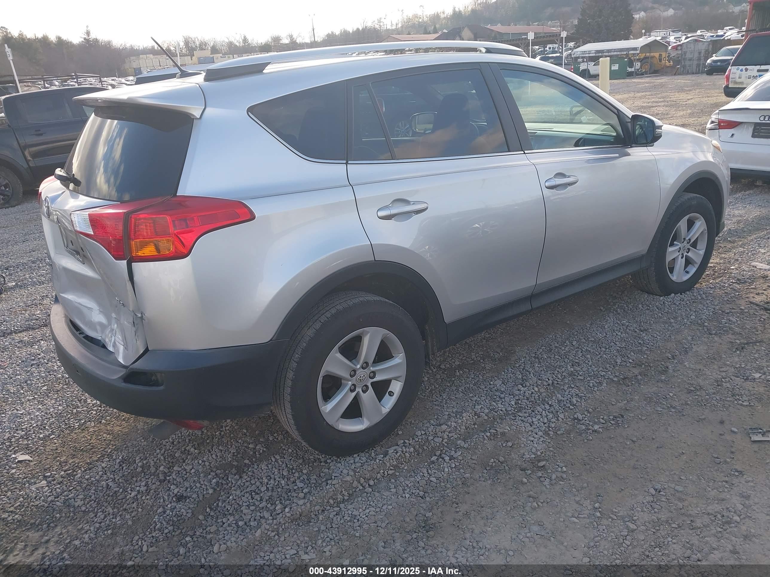 TOYOTA RAV4 image 4