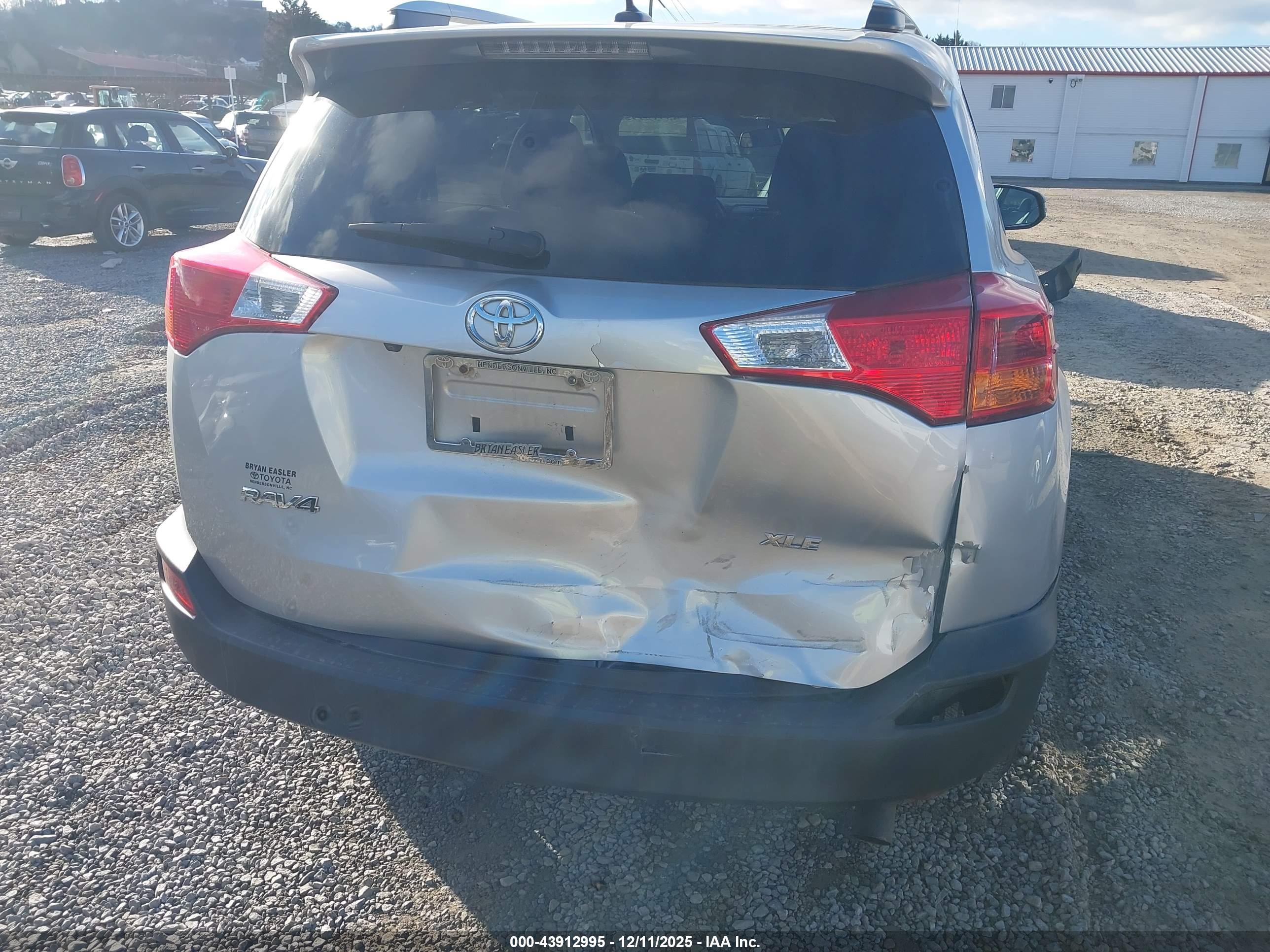 TOYOTA RAV4 image 6