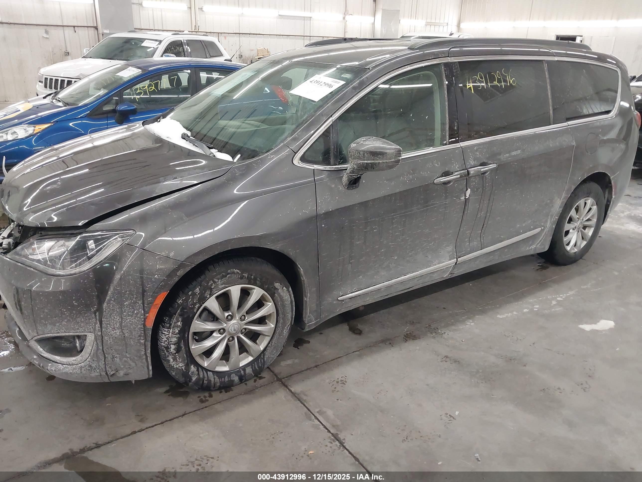 CHRYSLER PACIFICA image 2