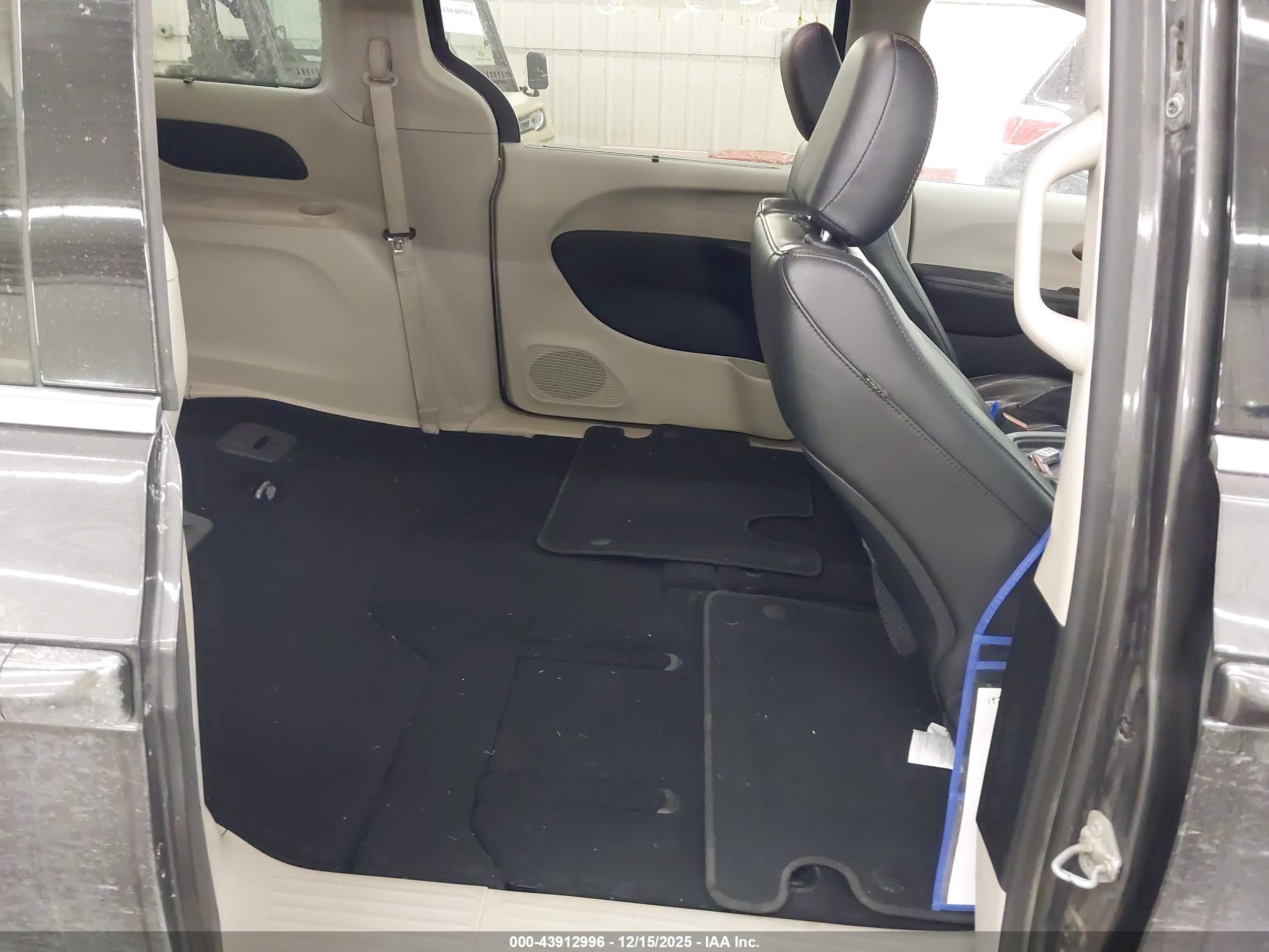 CHRYSLER PACIFICA image 8