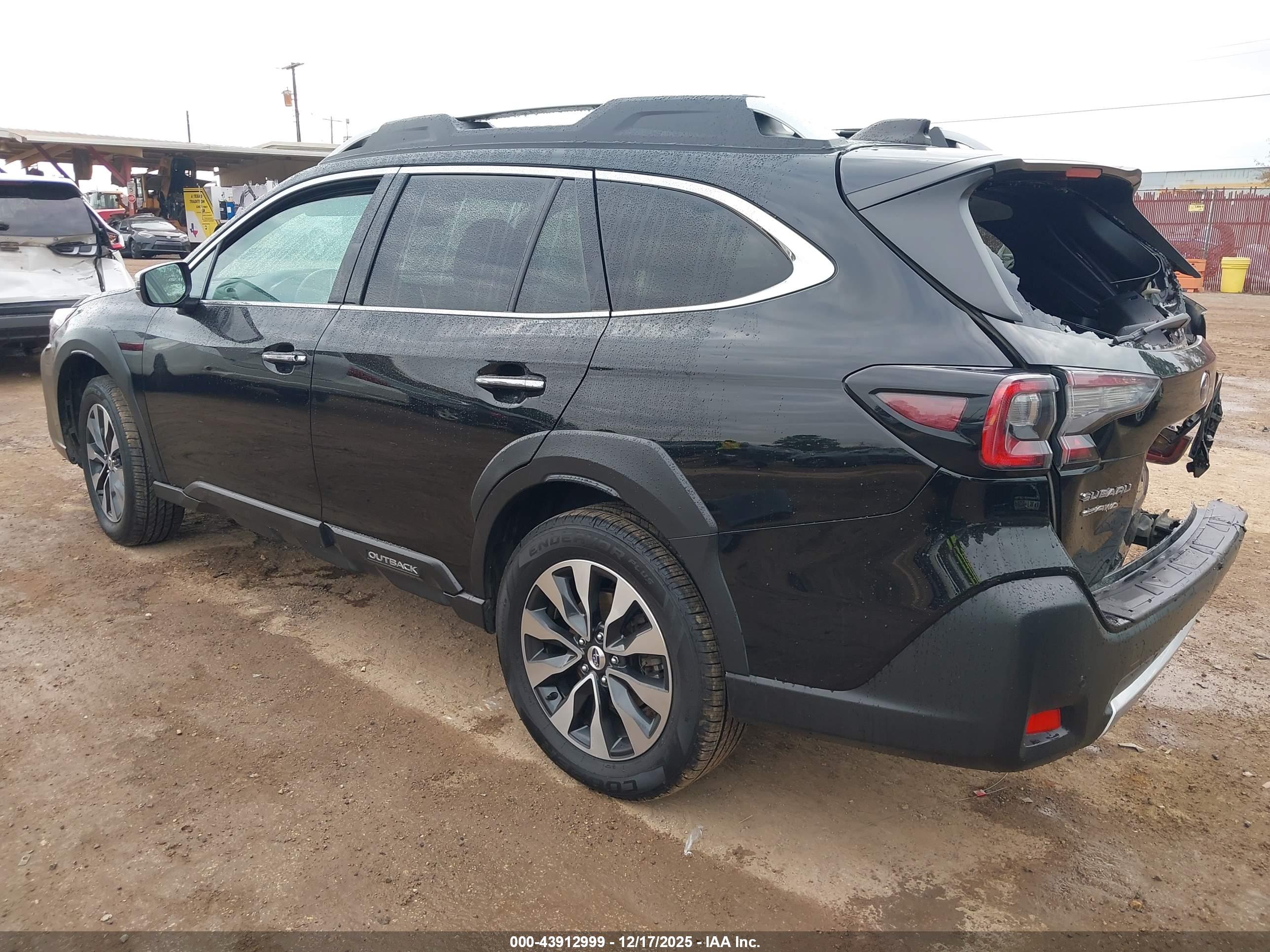 SUBARU OUTBACK image 3