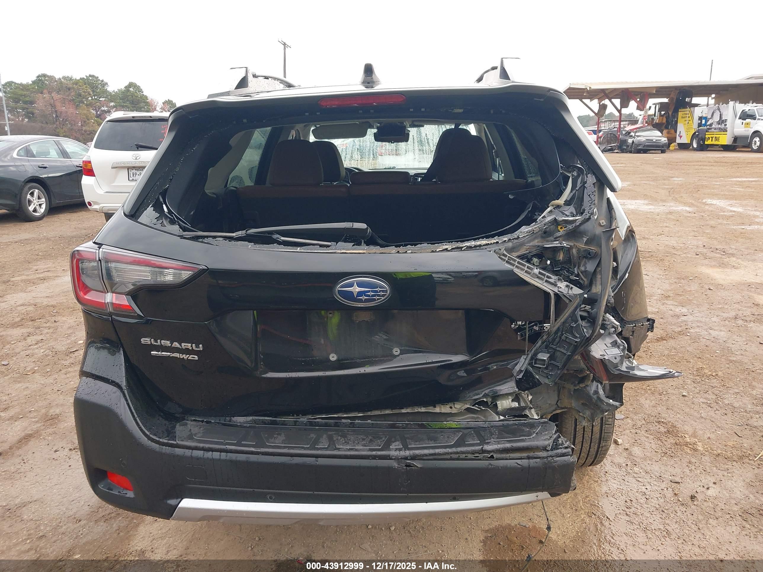 SUBARU OUTBACK image 6