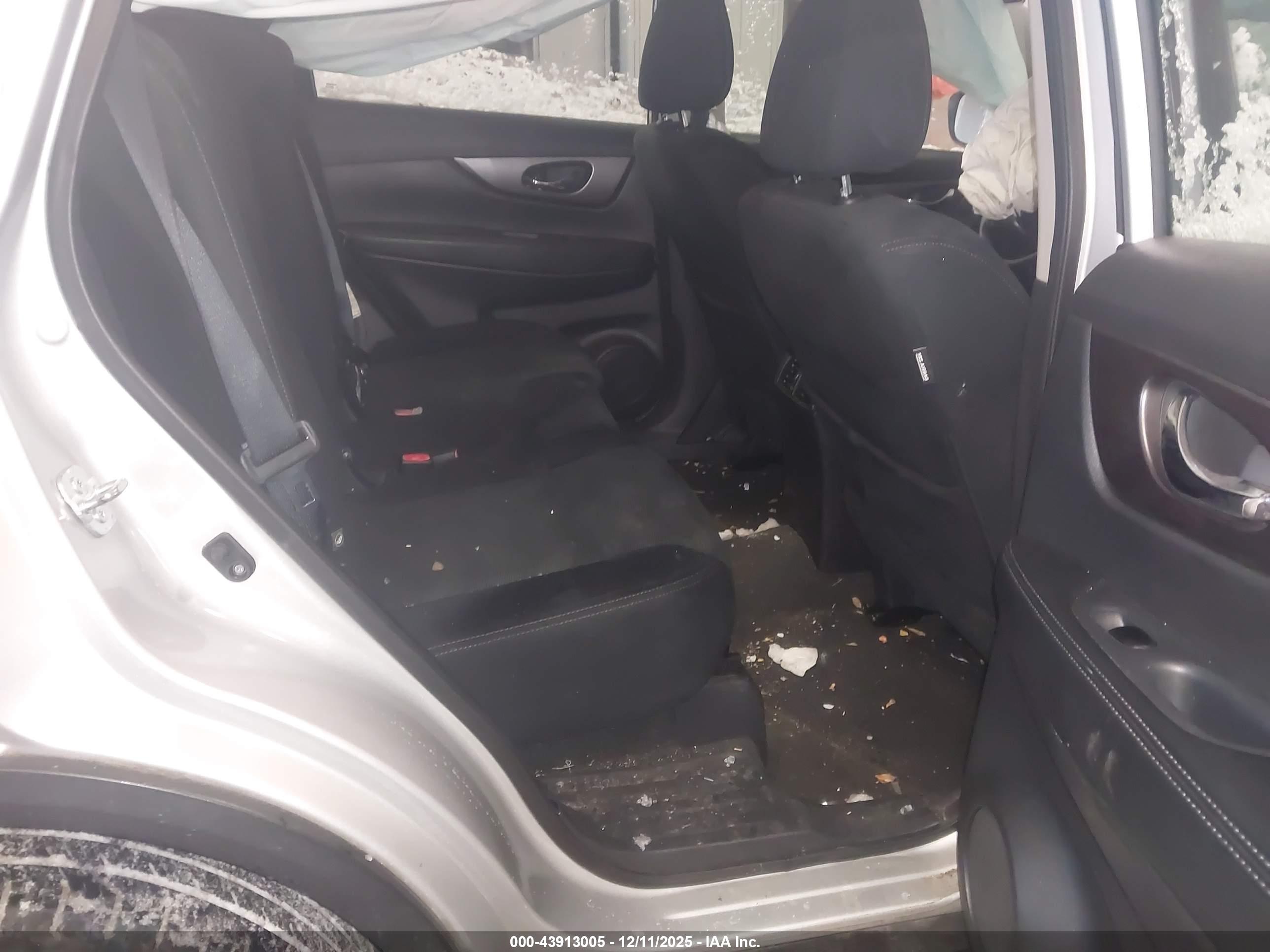 NISSAN ROGUE image 8