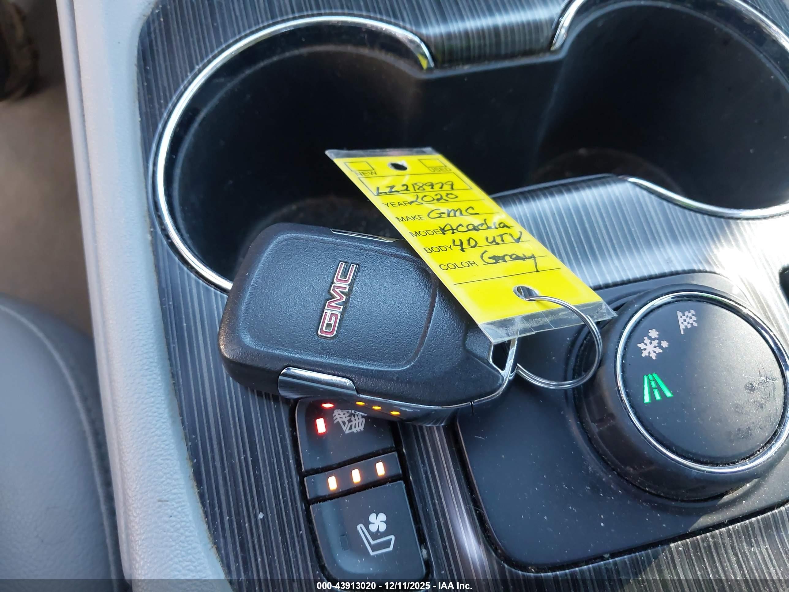 GMC ACADIA image 11