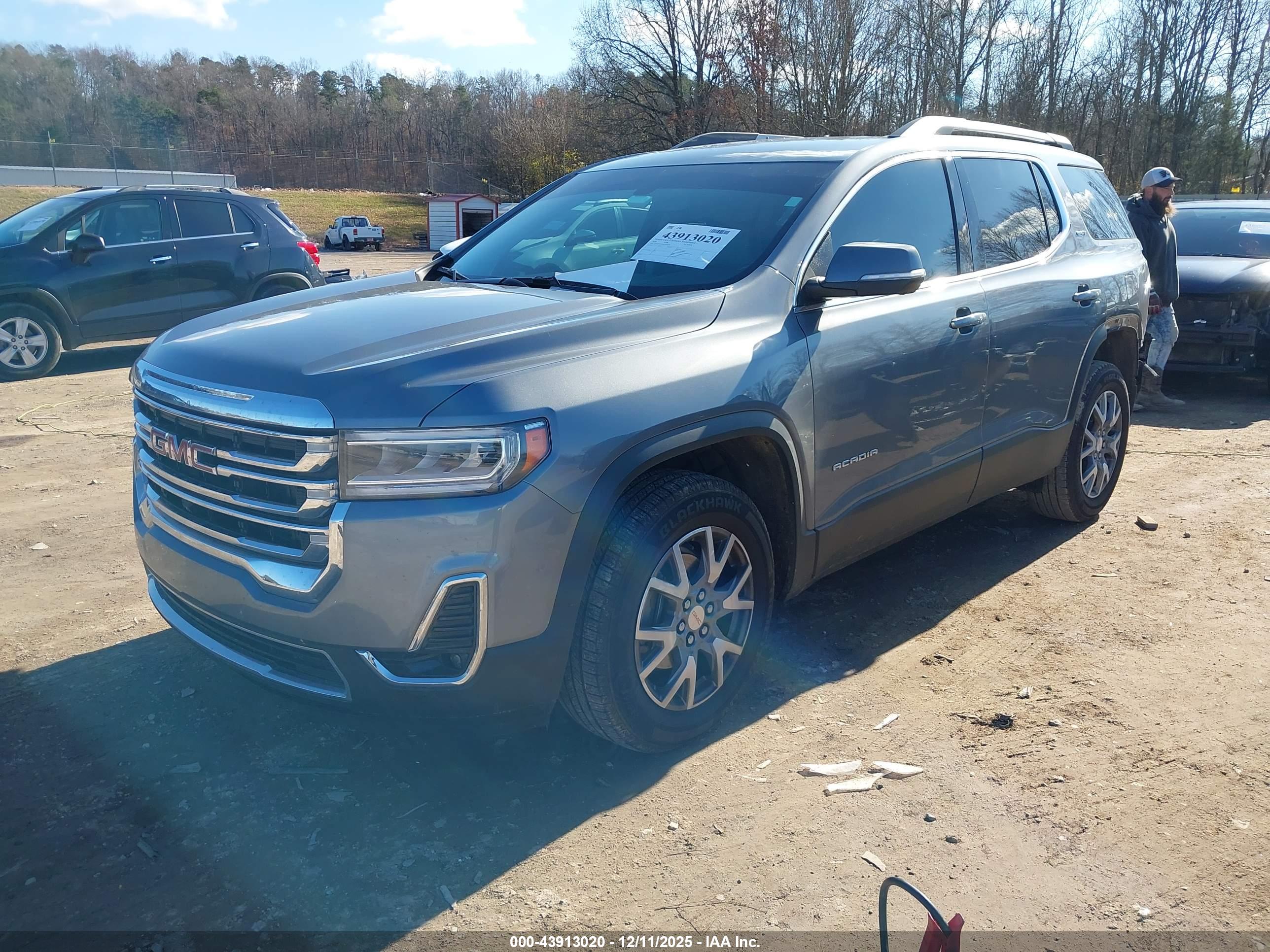 GMC ACADIA image 2