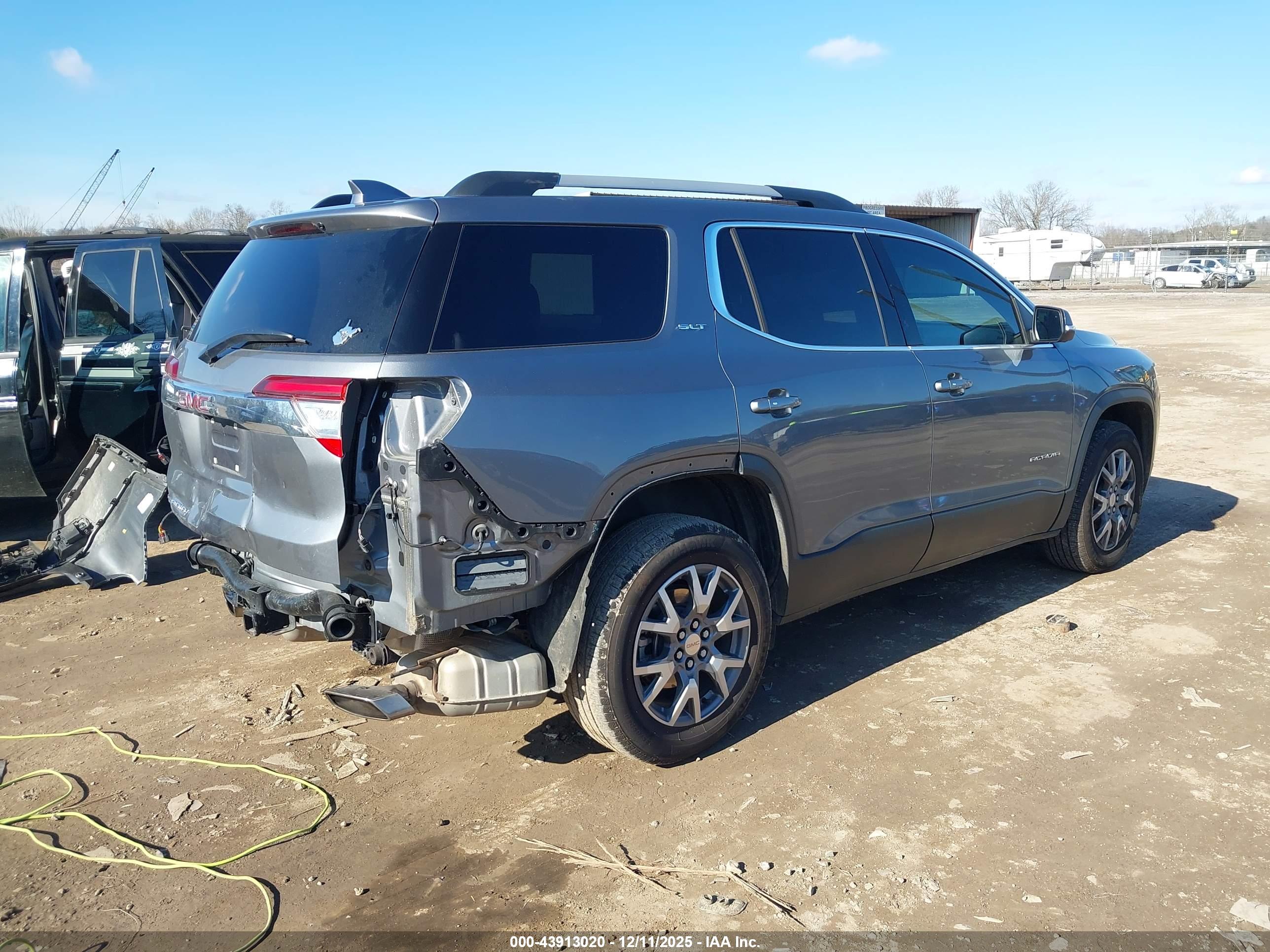 GMC ACADIA image 4