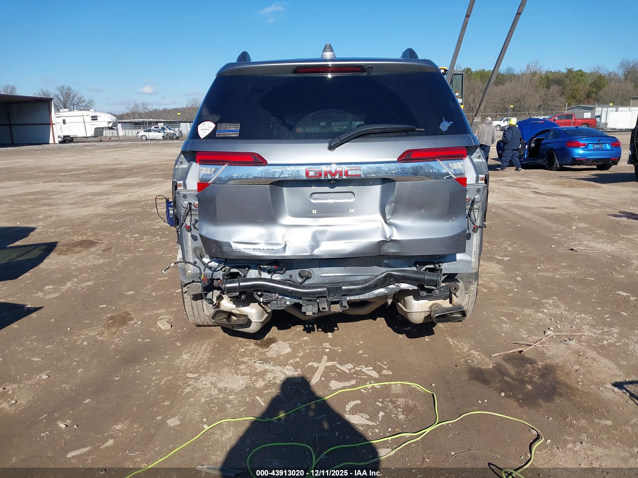 GMC ACADIA image 6