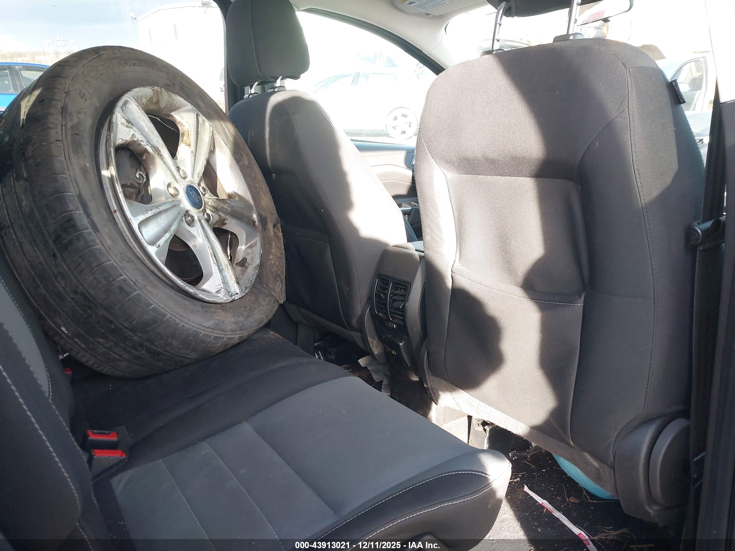 FORD ESCAPE image 8