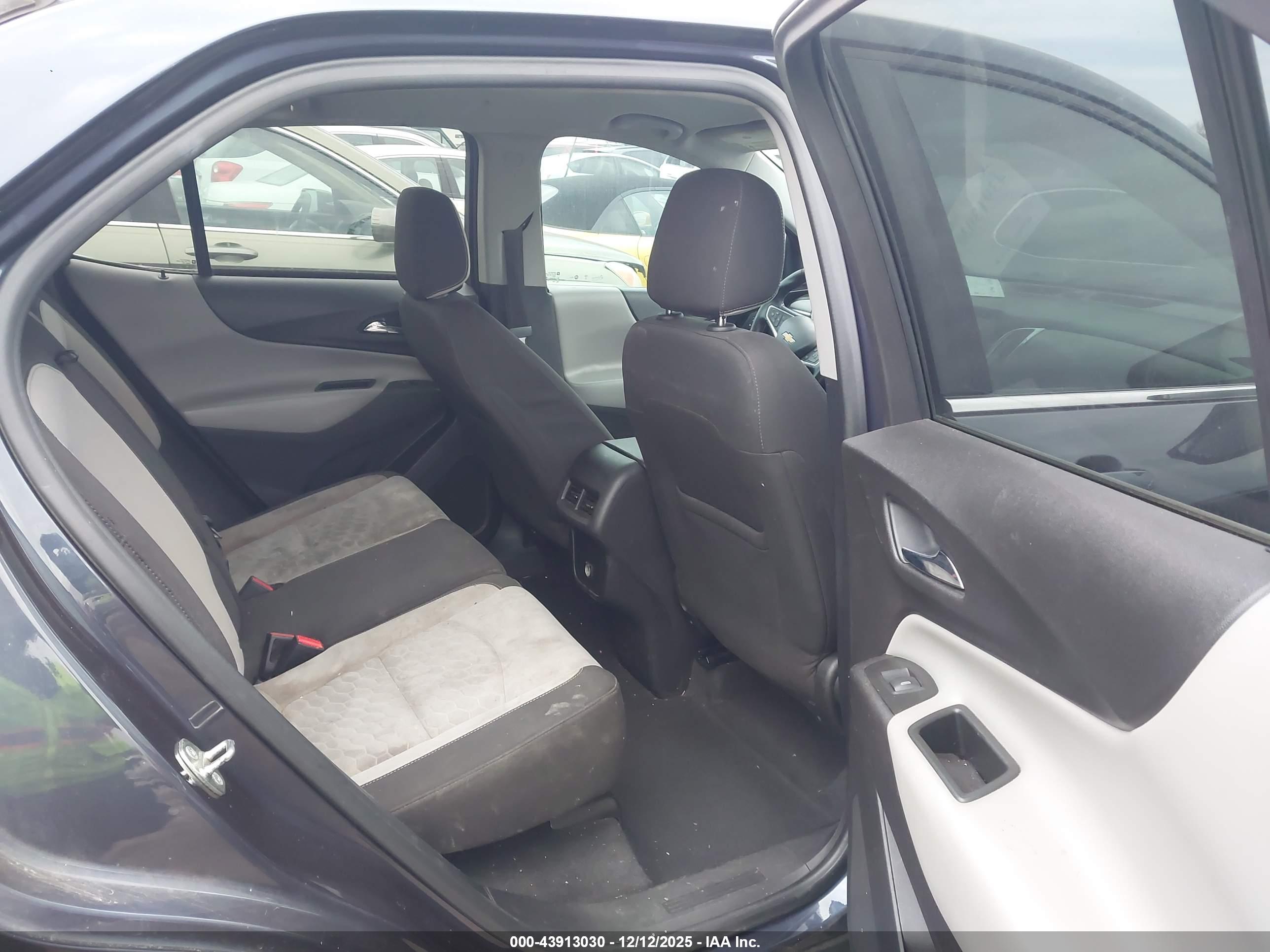 CHEVROLET EQUINOX image 8