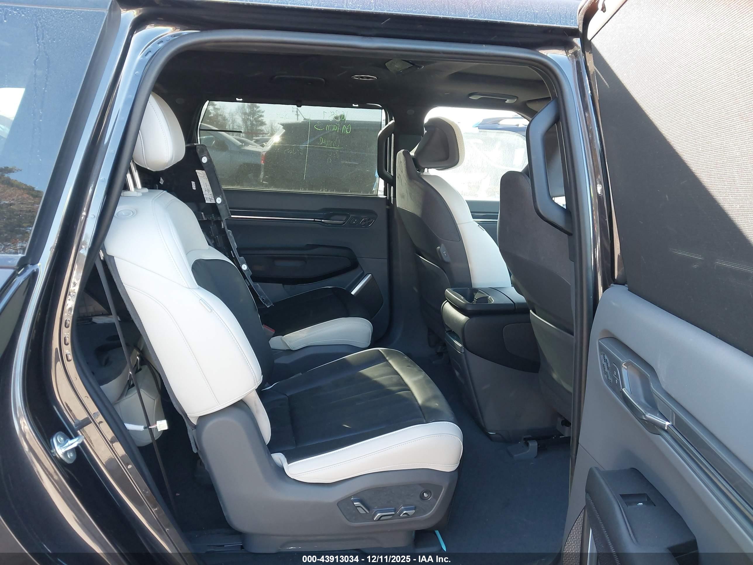 KIA EV9 image 8