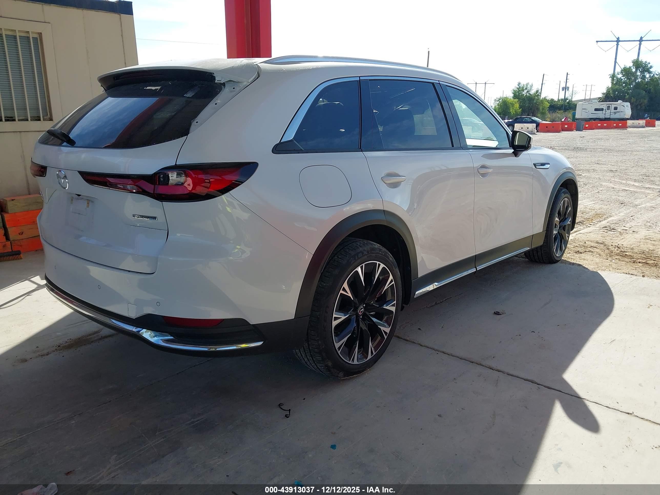 MAZDA CX-90 image 4