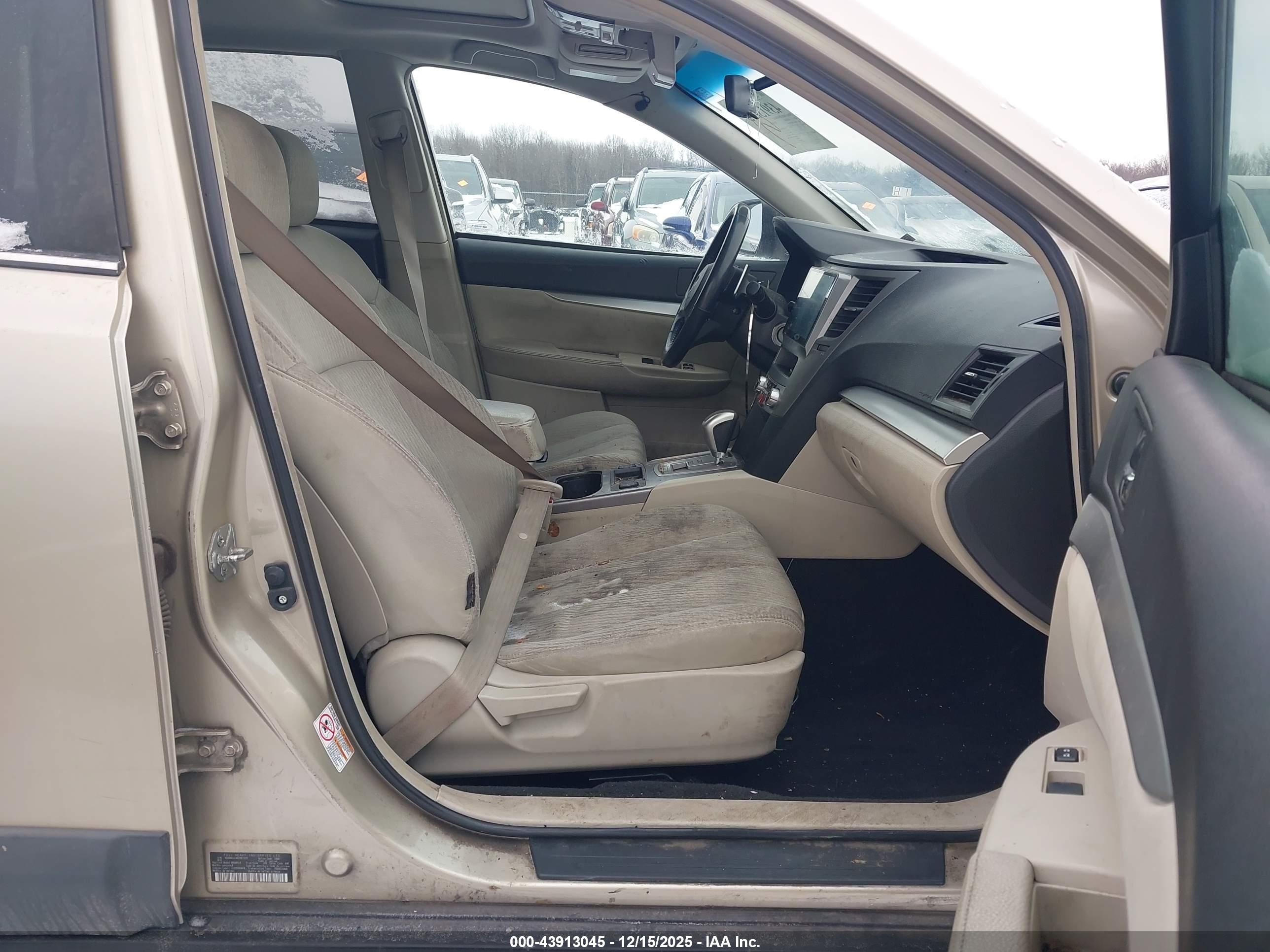 SUBARU OUTBACK image 5