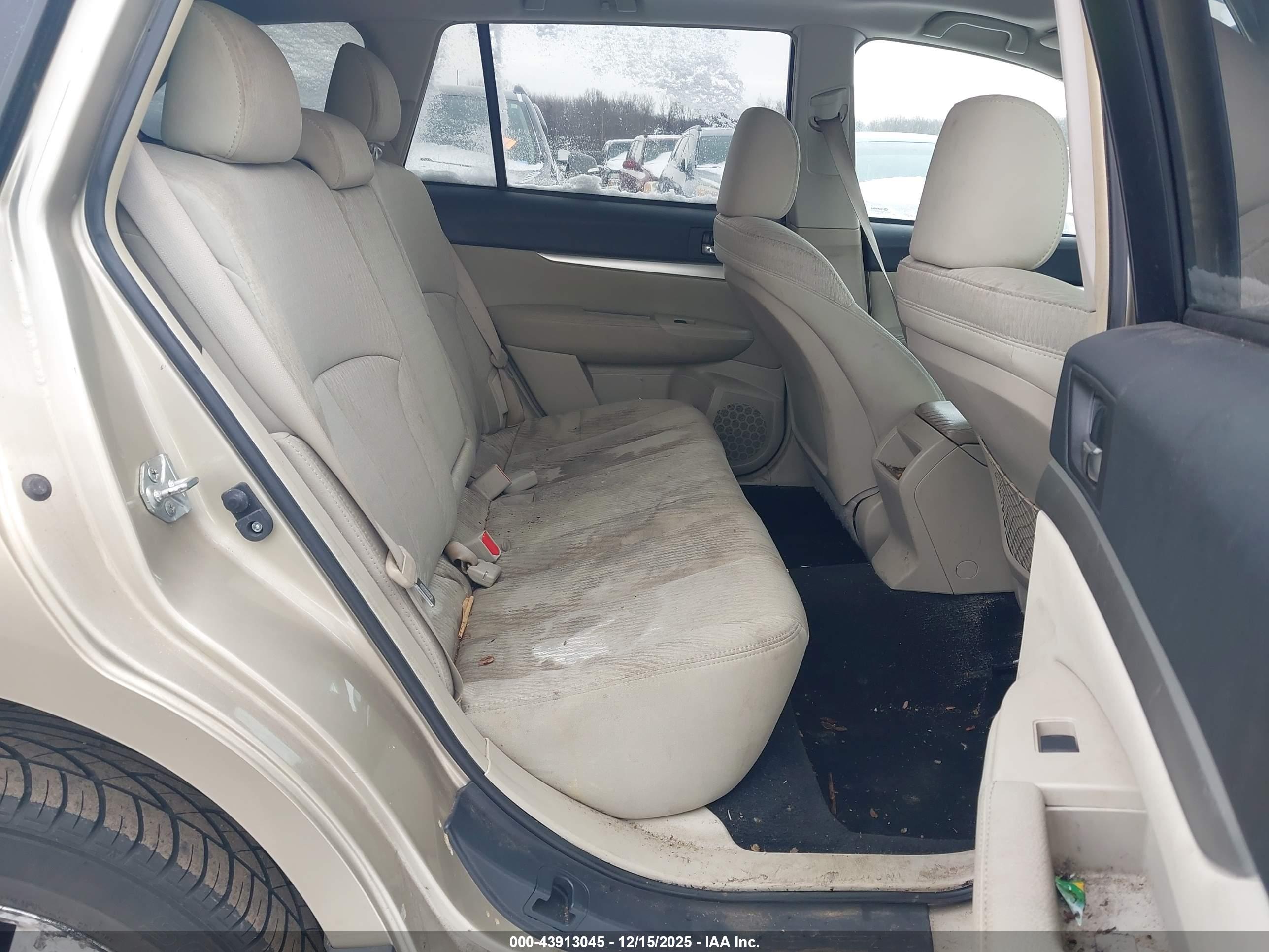 SUBARU OUTBACK image 8