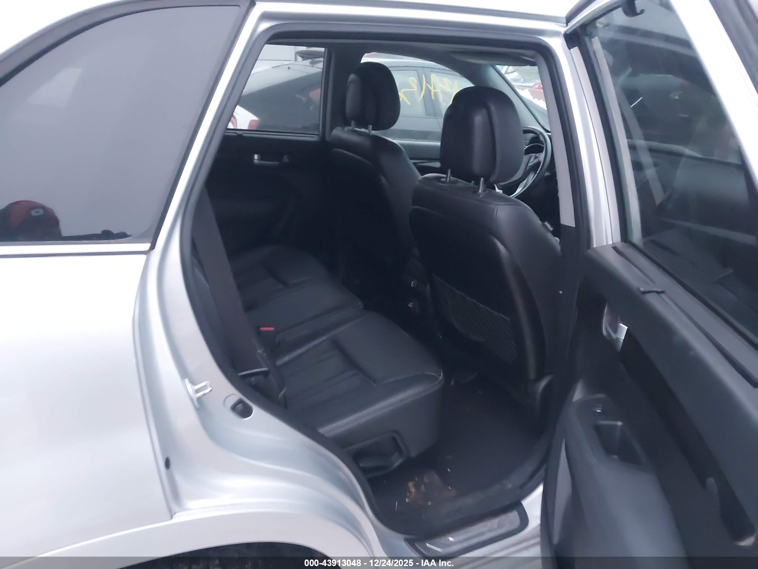 KIA SORENTO image 8